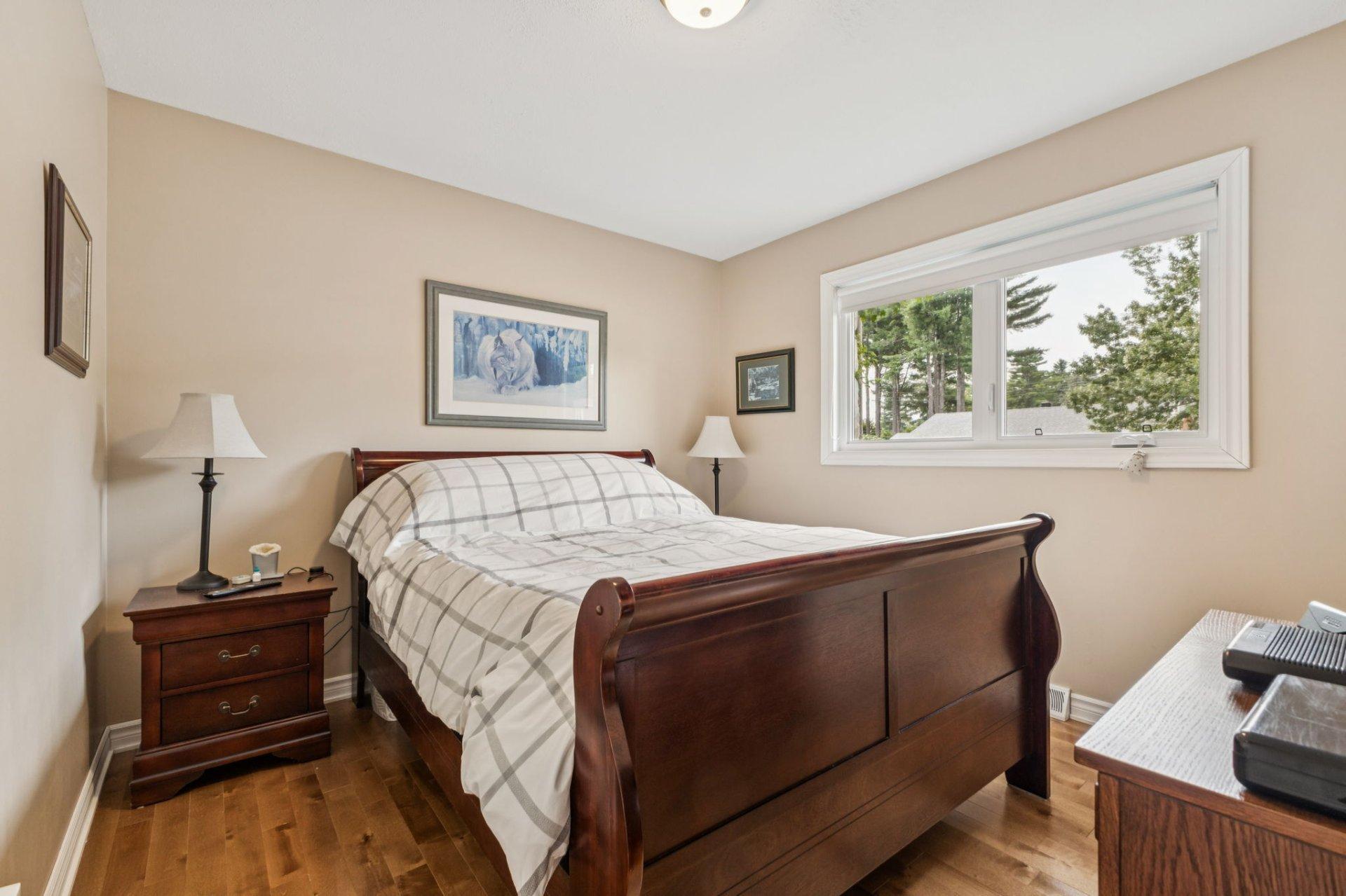 









582


Rue Laframboise

,
Gatineau (Buckingham),




QC
J8L2V5

