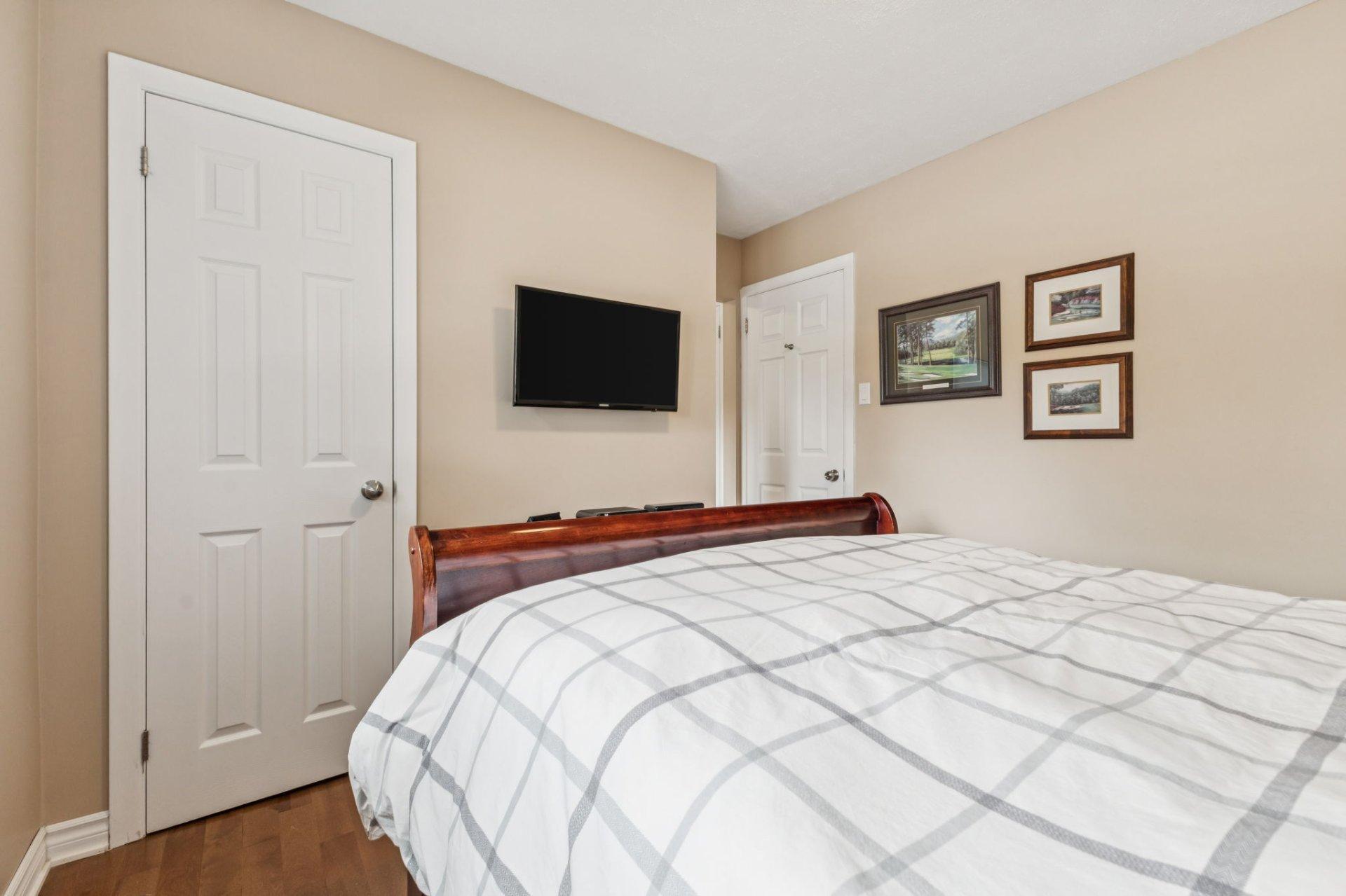 









582


Rue Laframboise

,
Gatineau (Buckingham),




QC
J8L2V5

