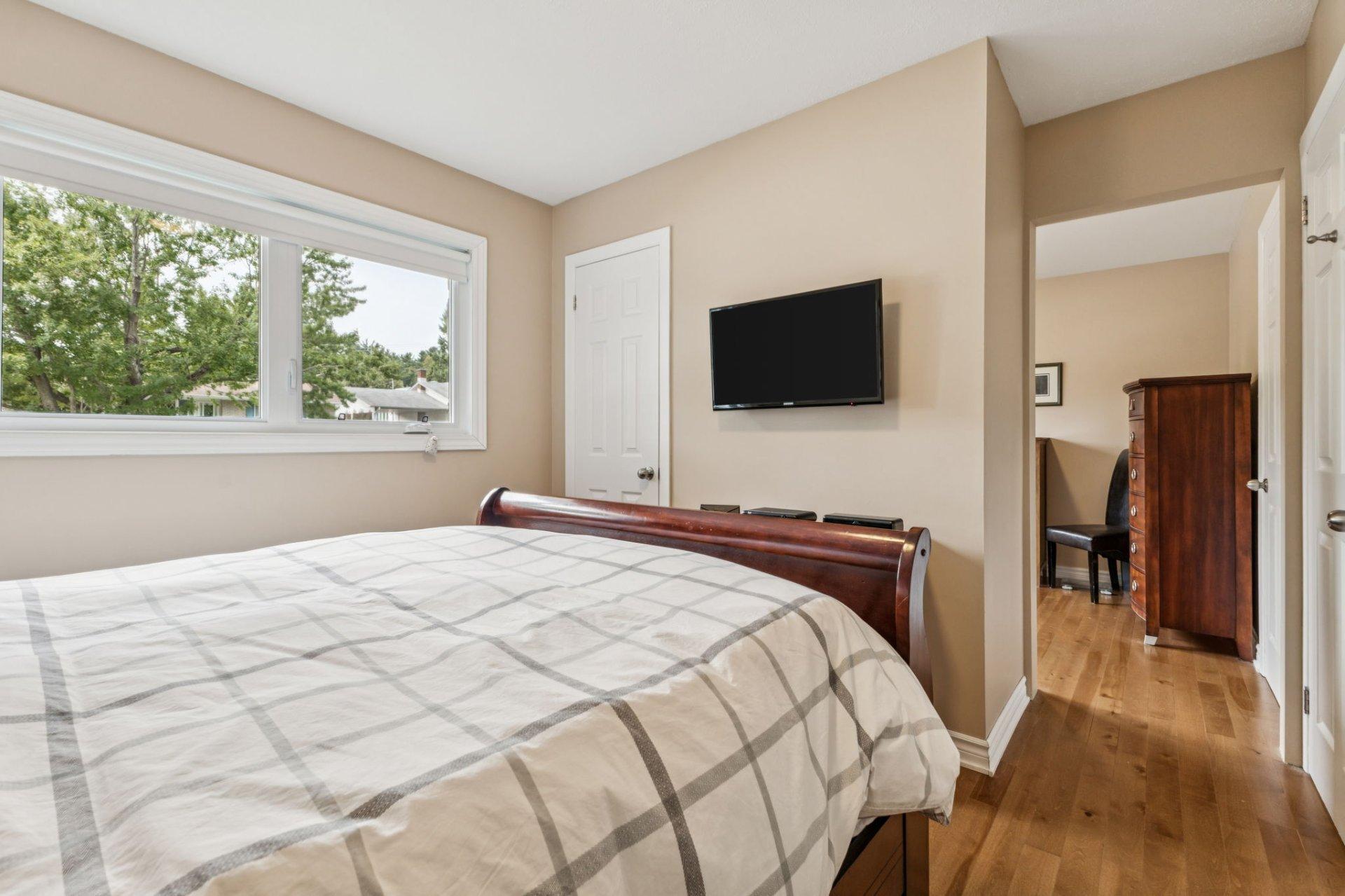 









582


Rue Laframboise

,
Gatineau (Buckingham),




QC
J8L2V5

