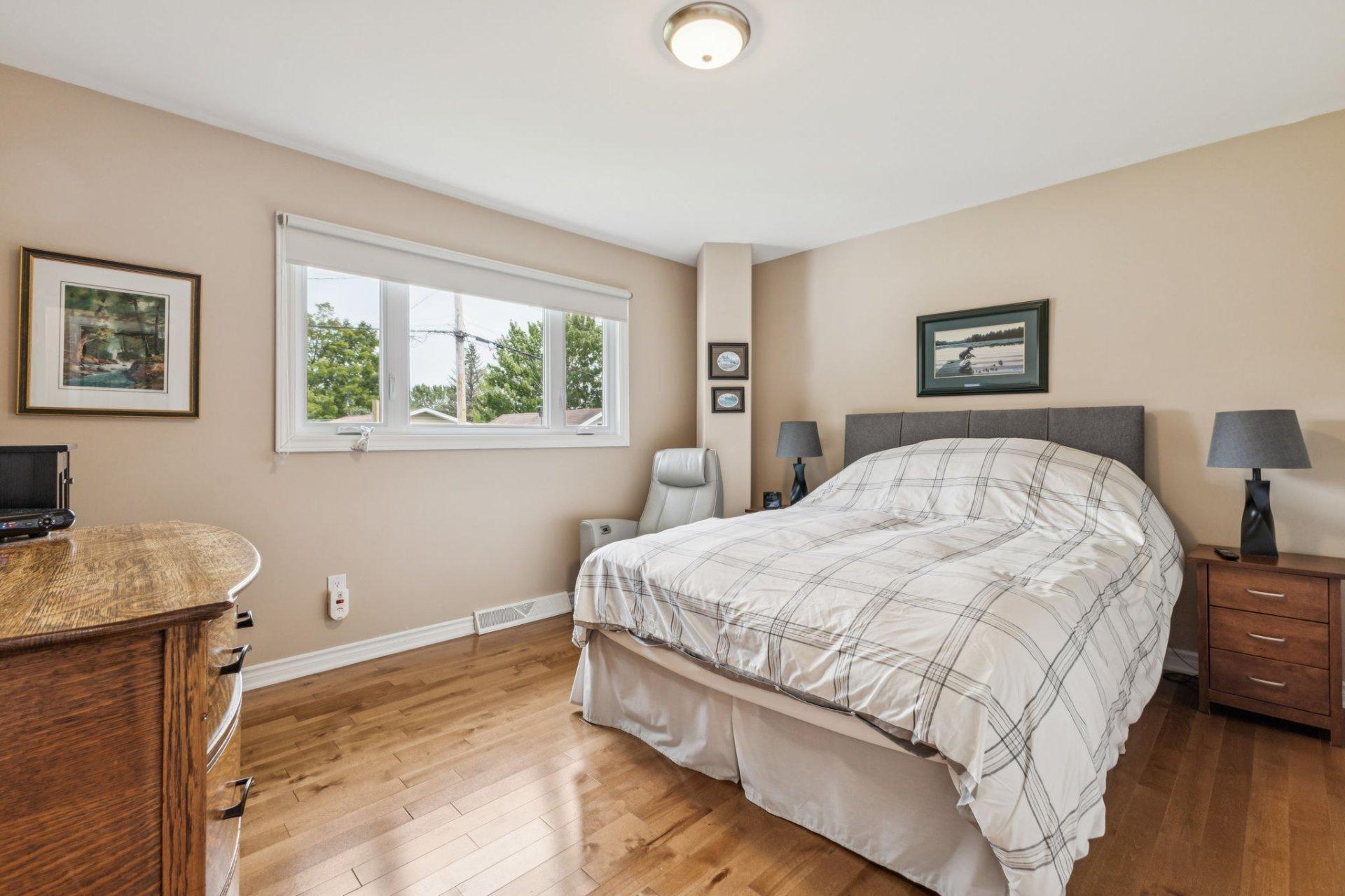 









582


Rue Laframboise

,
Gatineau (Buckingham),




QC
J8L2V5

