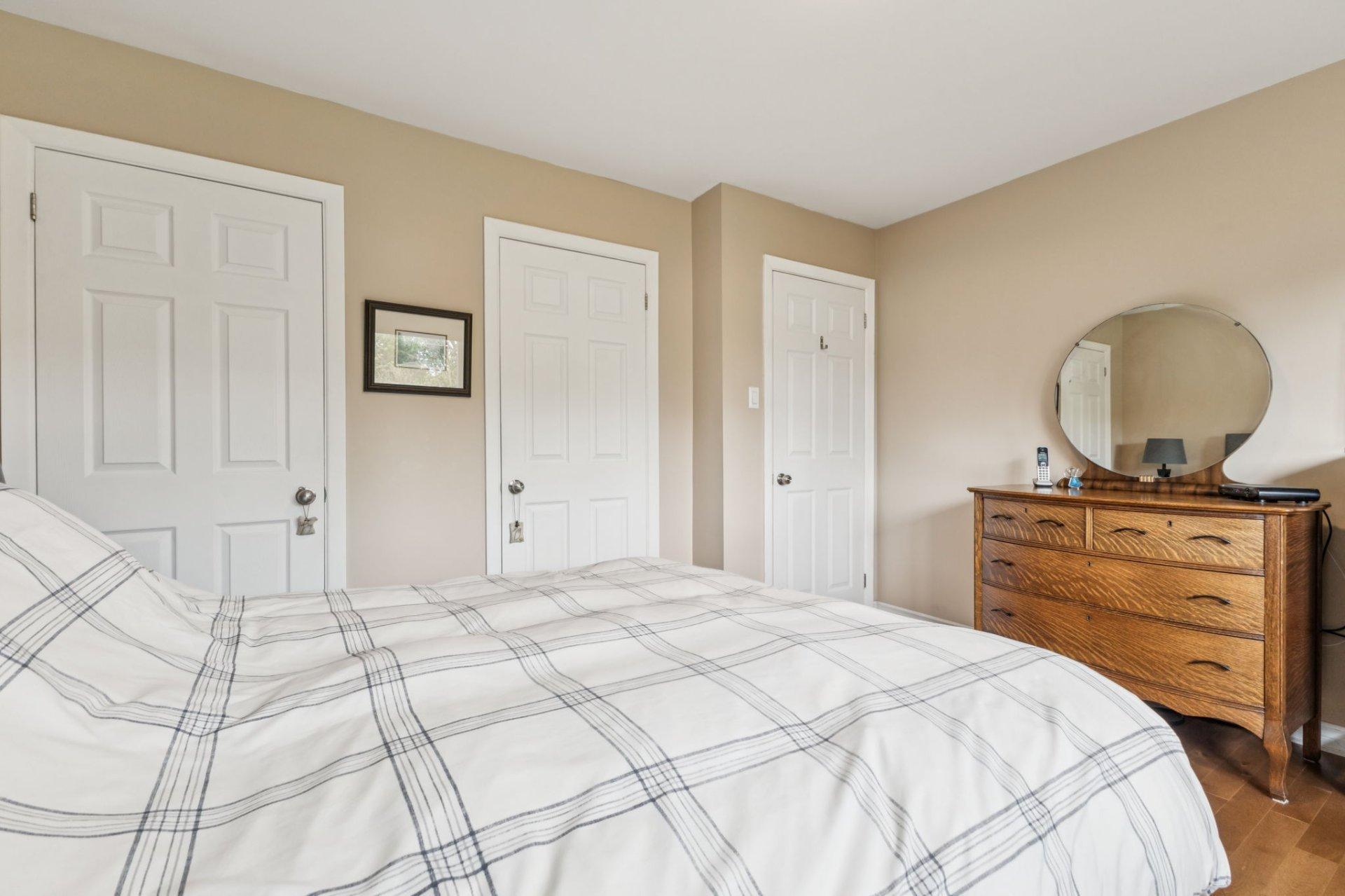 









582


Rue Laframboise

,
Gatineau (Buckingham),




QC
J8L2V5

