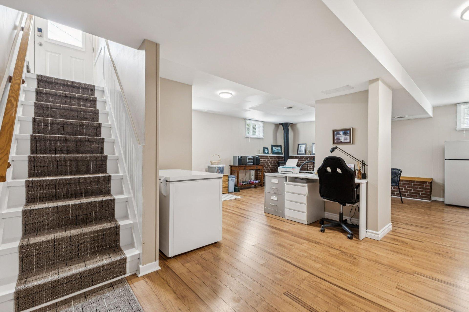 









582


Rue Laframboise

,
Gatineau (Buckingham),




QC
J8L2V5

