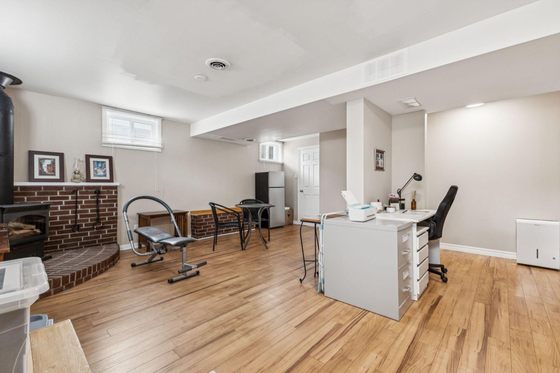 









582


Rue Laframboise

,
Gatineau (Buckingham),




QC
J8L2V5

