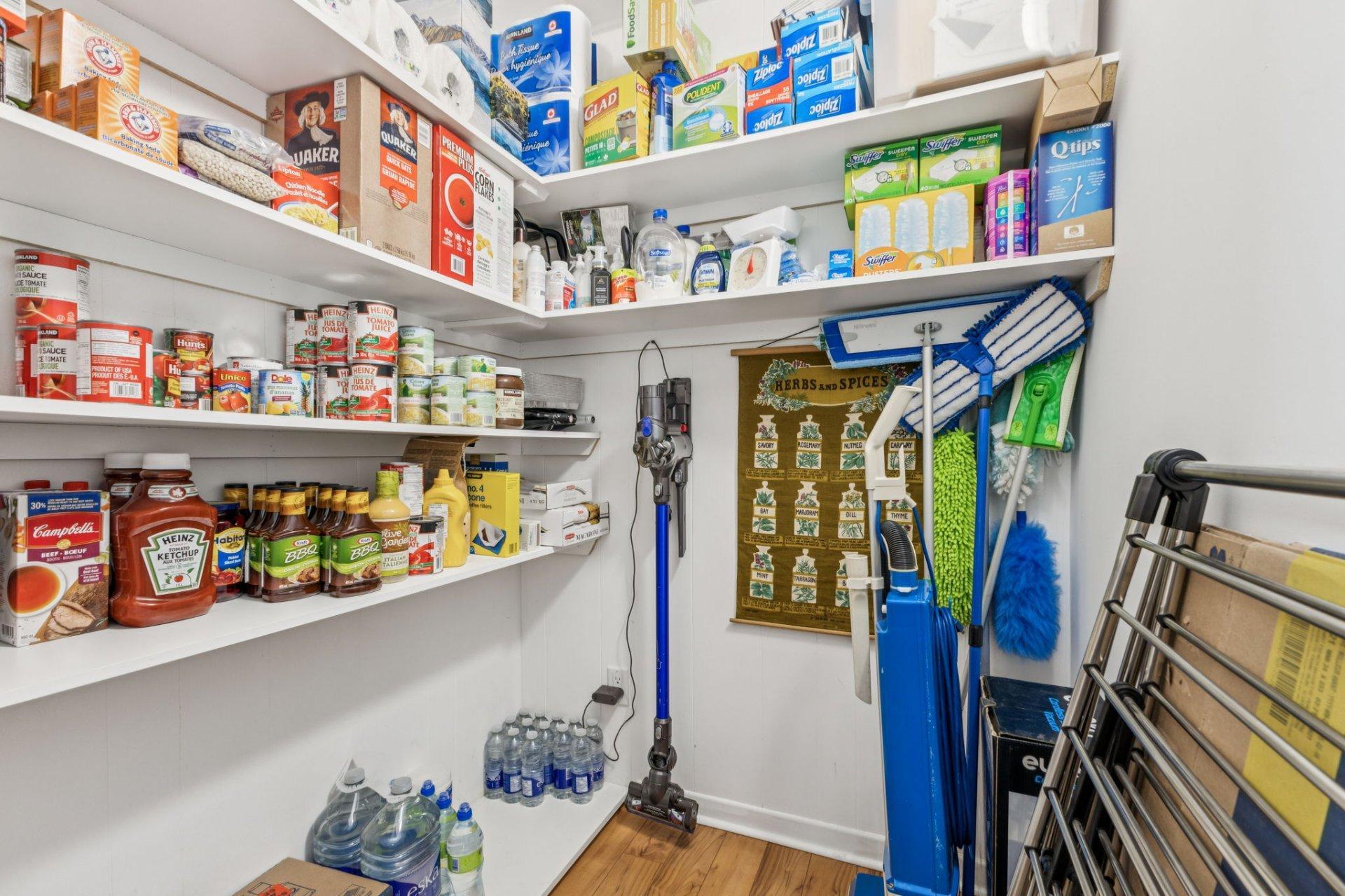 









582


Rue Laframboise

,
Gatineau (Buckingham),




QC
J8L2V5

