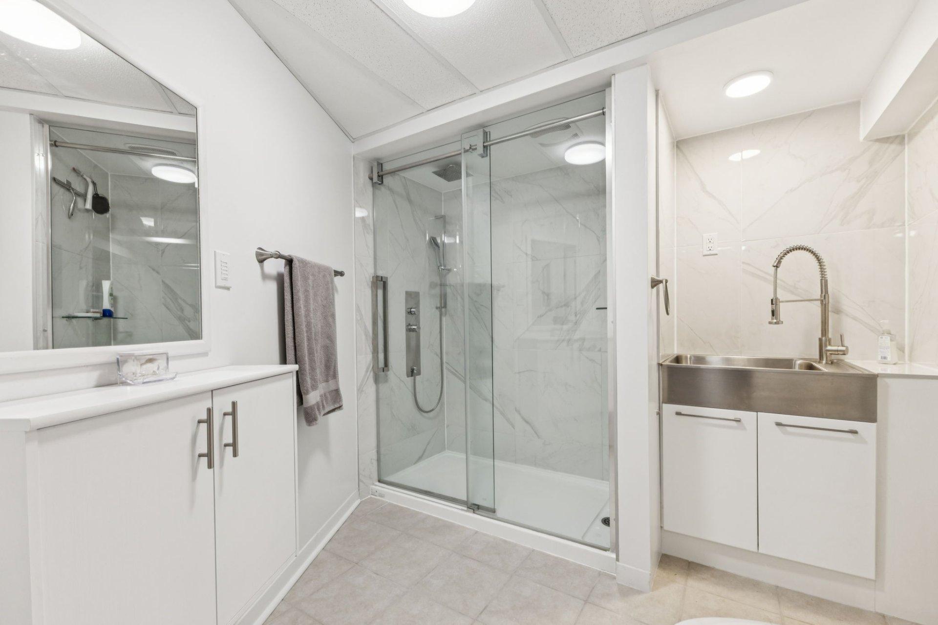 









582


Rue Laframboise

,
Gatineau (Buckingham),




QC
J8L2V5

