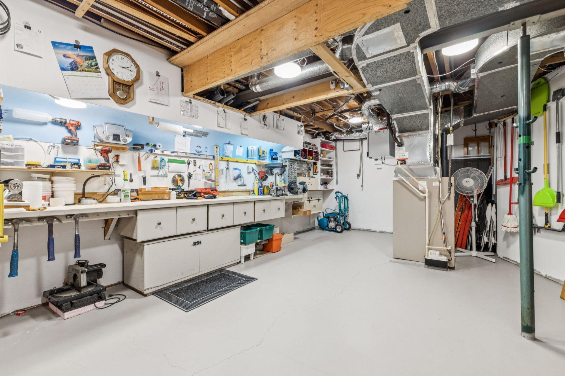 









582


Rue Laframboise

,
Gatineau (Buckingham),




QC
J8L2V5

