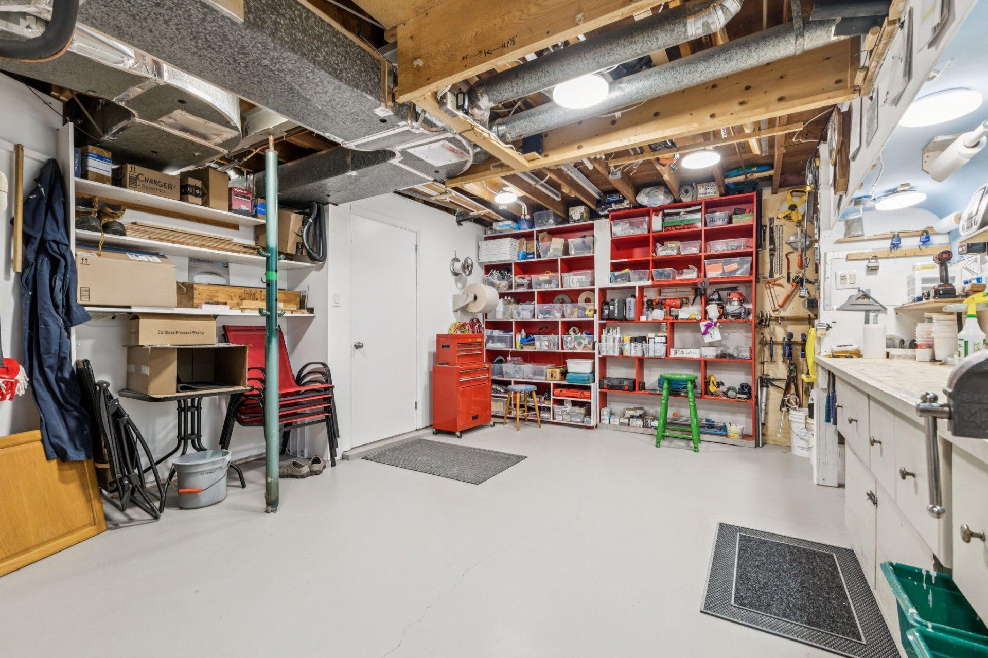 









582


Rue Laframboise

,
Gatineau (Buckingham),




QC
J8L2V5

