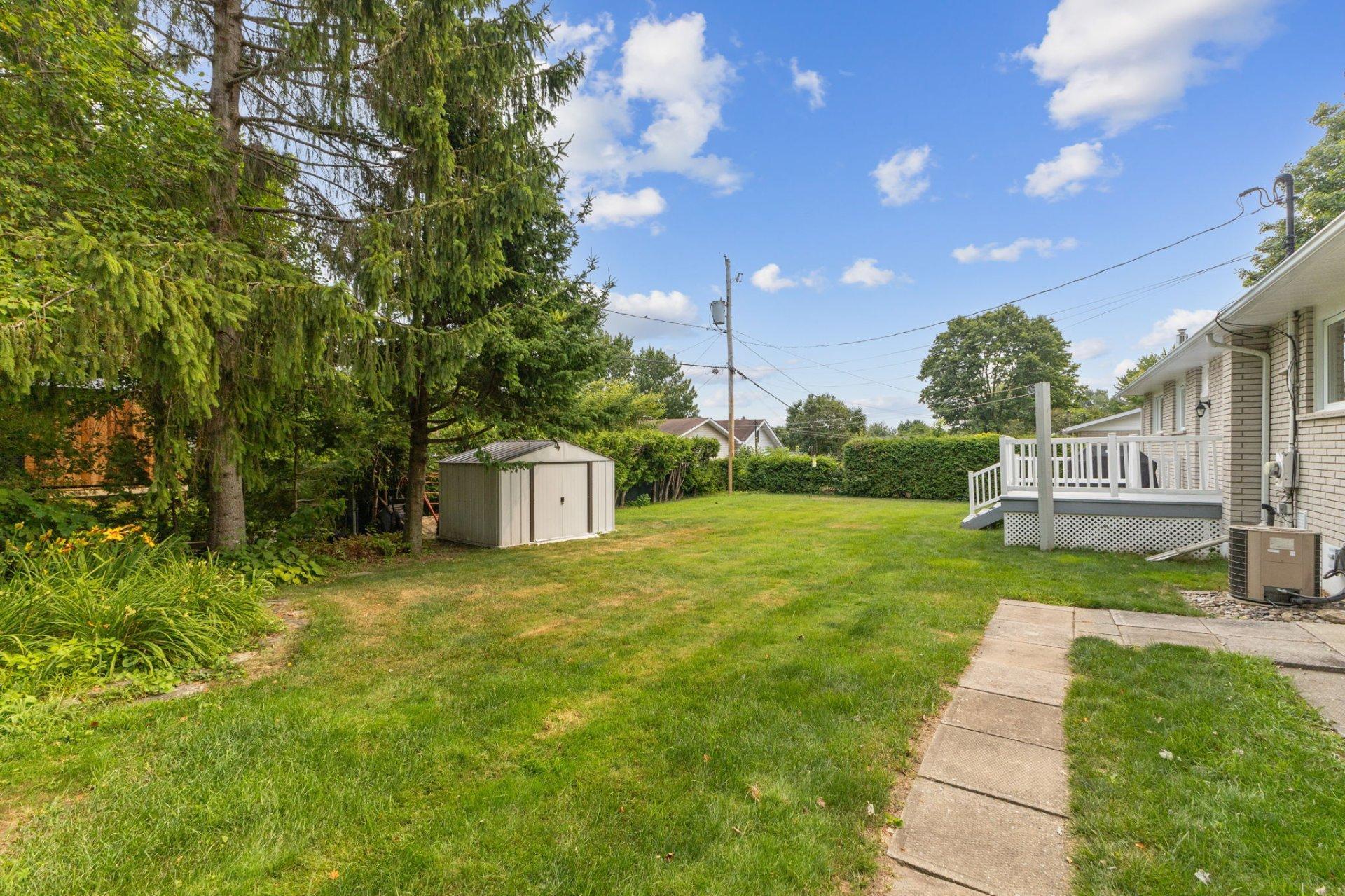 









582


Rue Laframboise

,
Gatineau (Buckingham),




QC
J8L2V5

