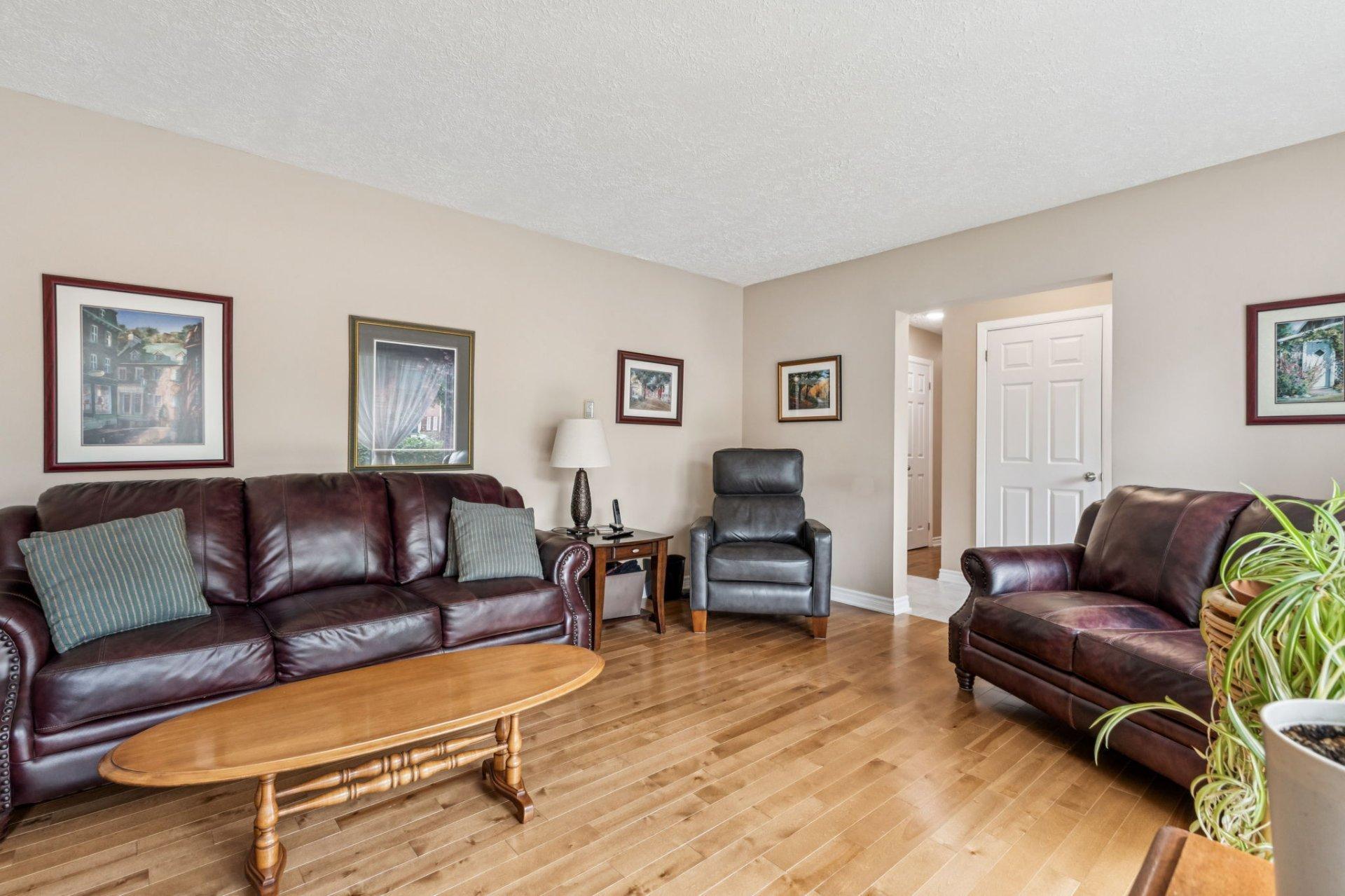 









582


Rue Laframboise

,
Gatineau (Buckingham),




QC
J8L2V5

