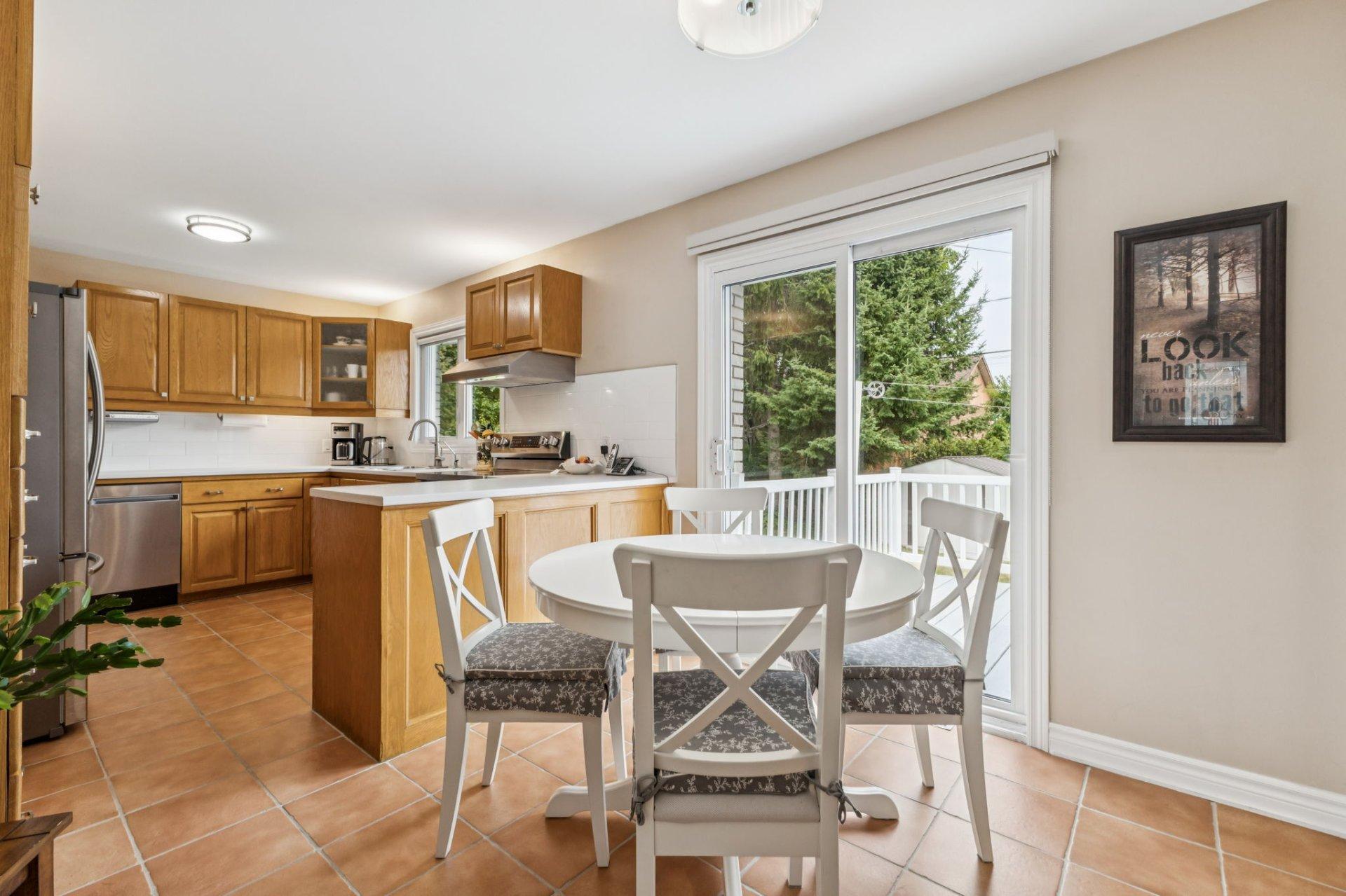 









582


Rue Laframboise

,
Gatineau (Buckingham),




QC
J8L2V5

