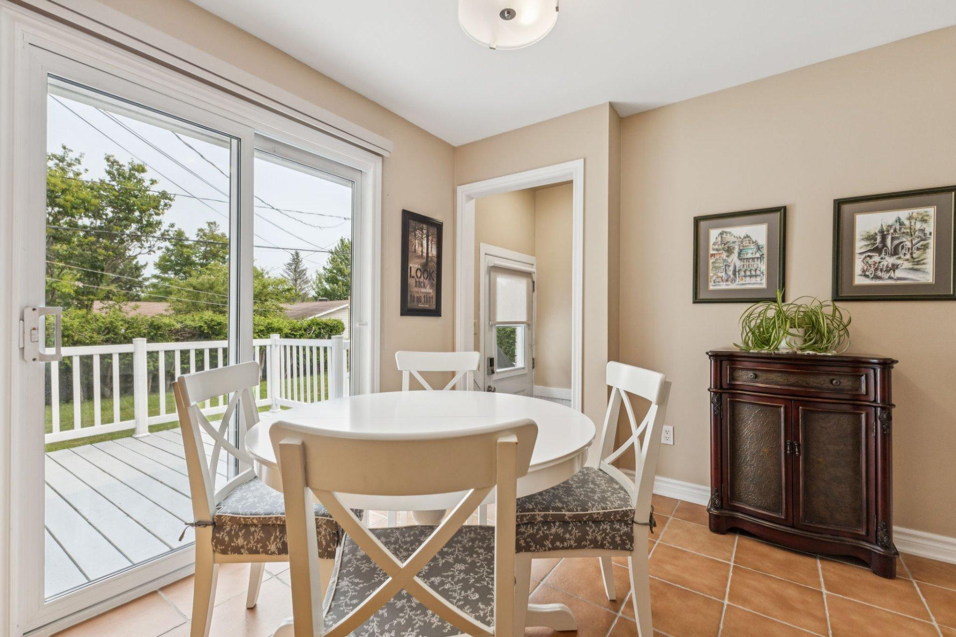 









582


Rue Laframboise

,
Gatineau (Buckingham),




QC
J8L2V5

