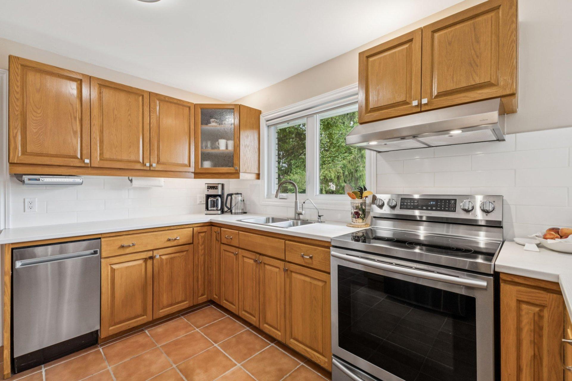 









582


Rue Laframboise

,
Gatineau (Buckingham),




QC
J8L2V5

