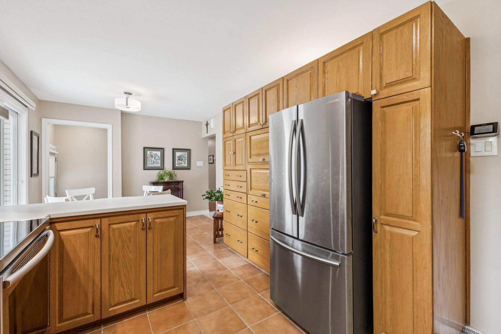 









582


Rue Laframboise

,
Gatineau (Buckingham),




QC
J8L2V5

