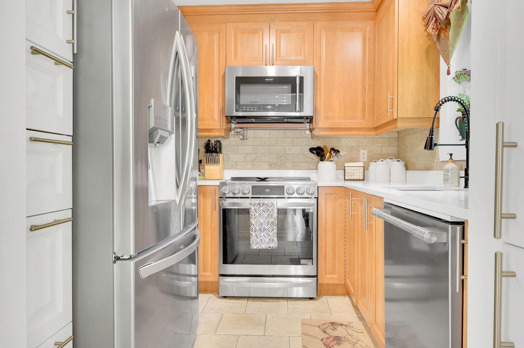 









66


Av. Guindon

,
Saint-Sauveur,




QC
J0R1R6

