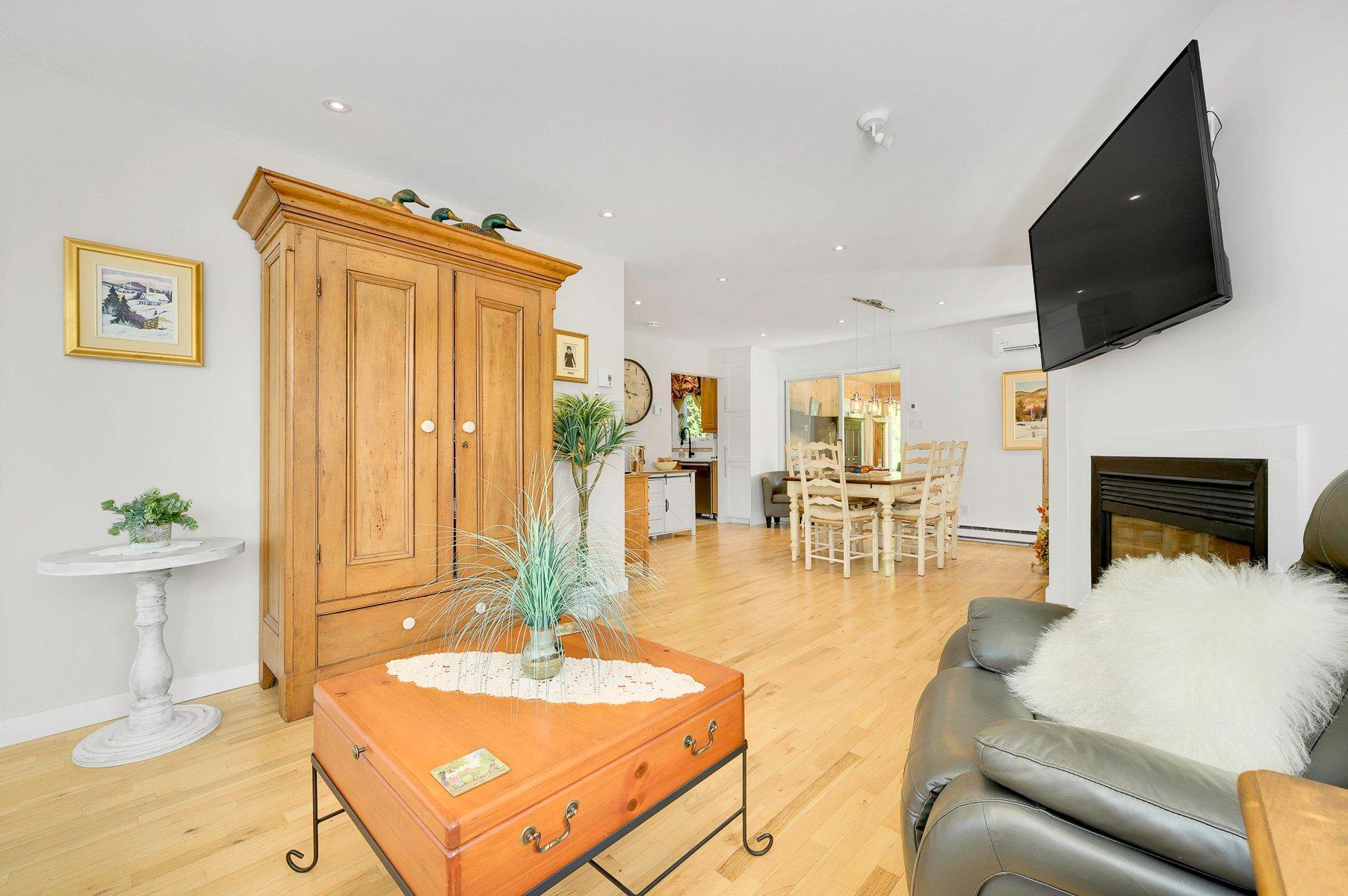 









66


Av. Guindon

,
Saint-Sauveur,




QC
J0R1R6

