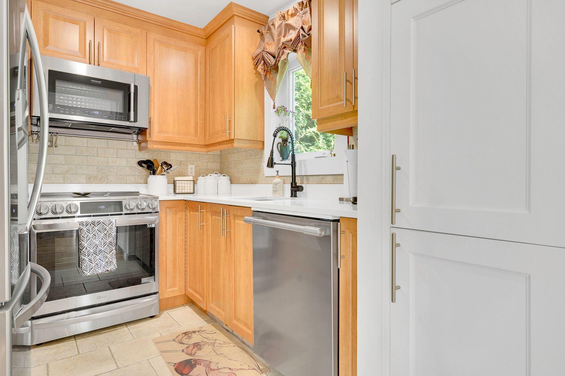 









66


Av. Guindon

,
Saint-Sauveur,




QC
J0R1R6


