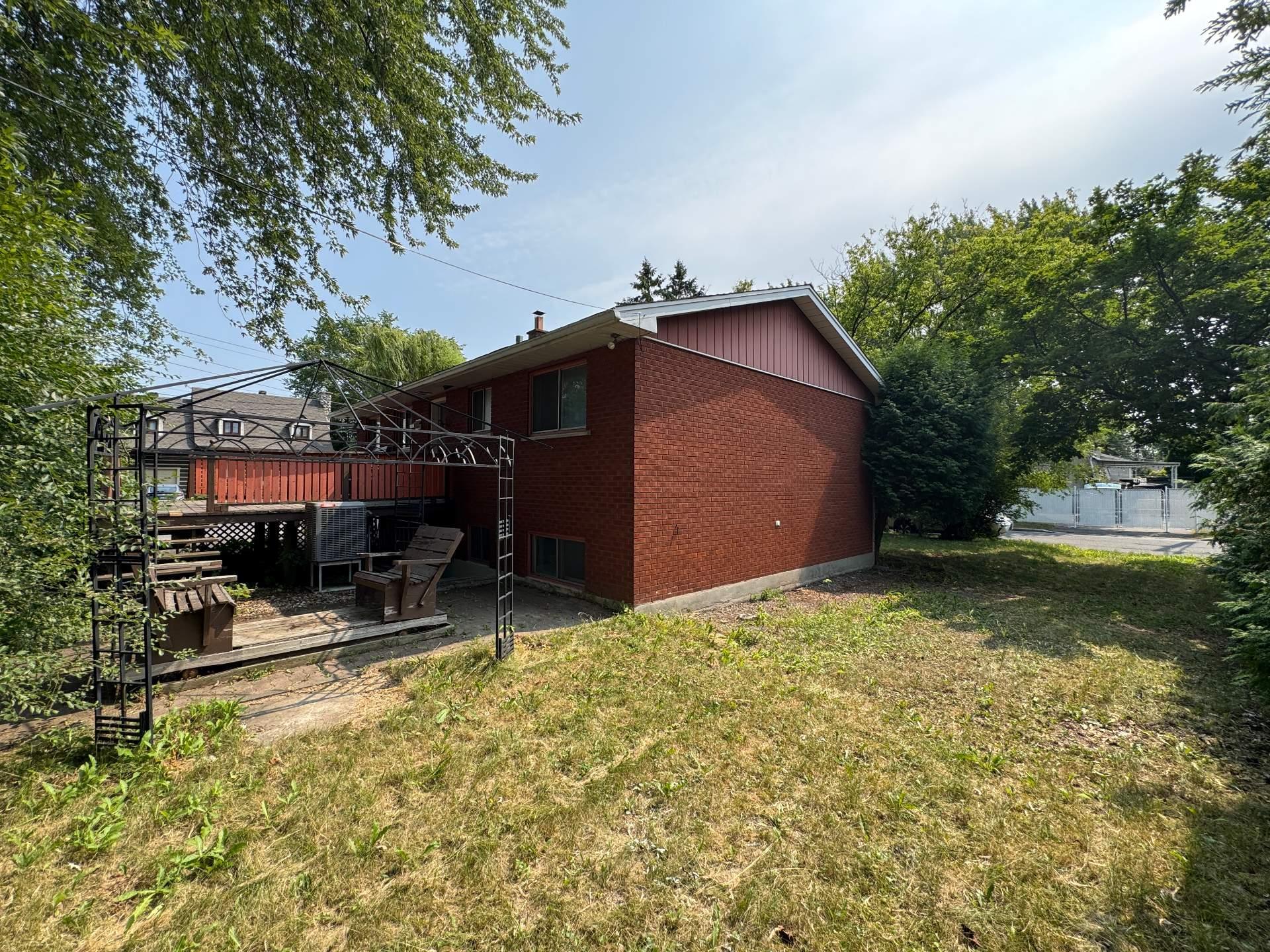 









3300


Rue Howard

,
Longueuil (Saint-Hubert),




QC
J3Y4Z7

