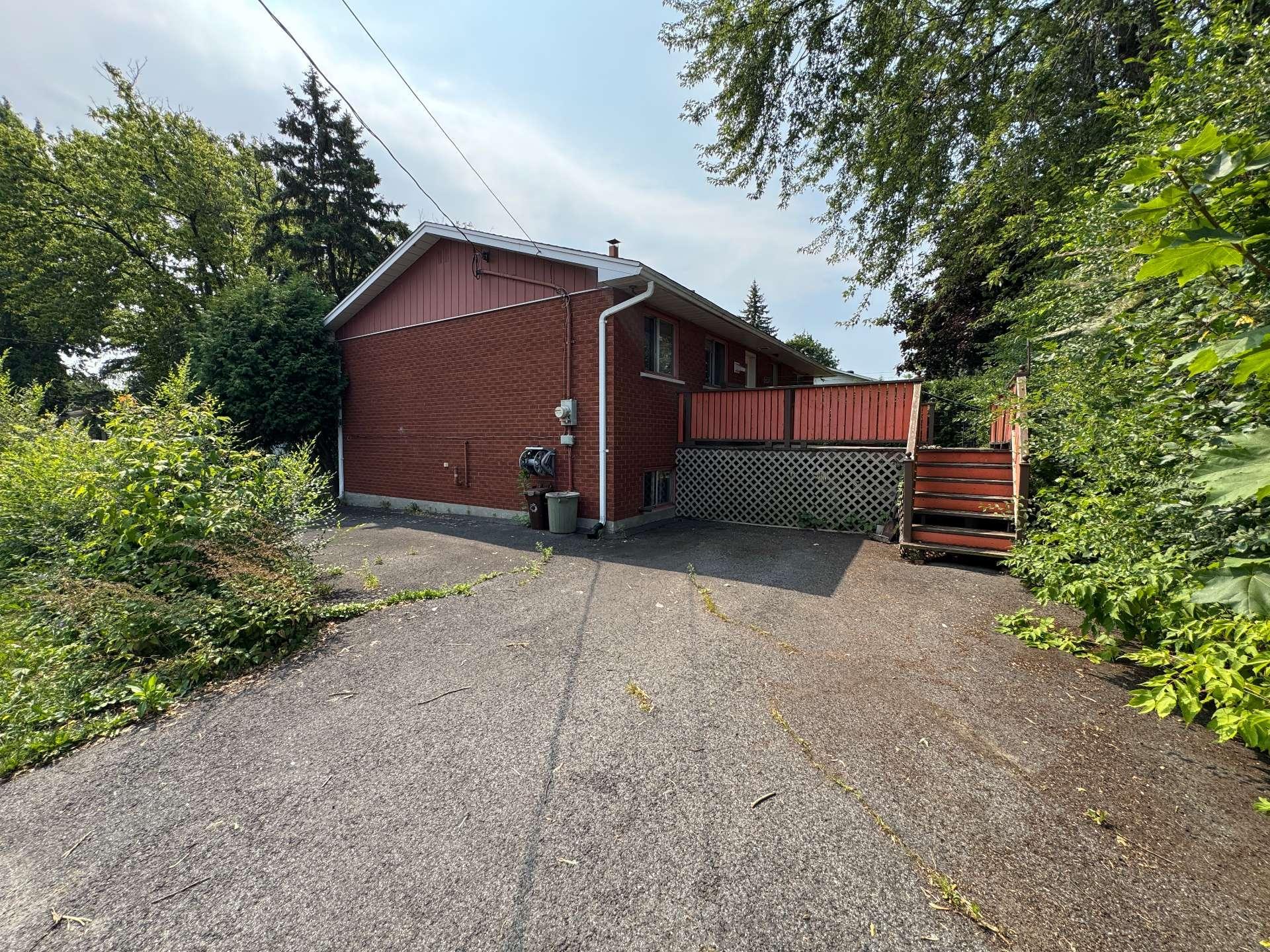 









3300


Rue Howard

,
Longueuil (Saint-Hubert),




QC
J3Y4Z7

