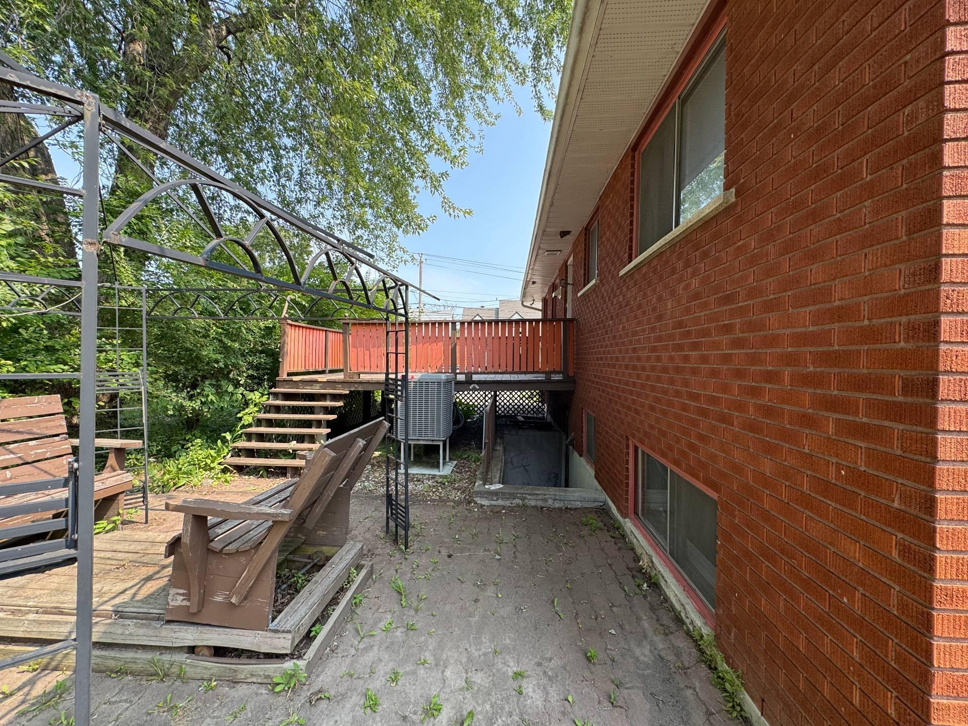 









3300


Rue Howard

,
Longueuil (Saint-Hubert),




QC
J3Y4Z7

