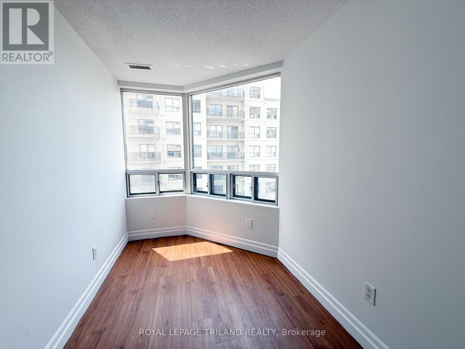 












608 - 675 RICHMOND STREET

,
London East (East F),




Ontario
N6A5X4

