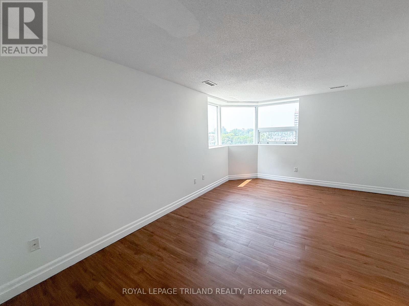 












608 - 675 RICHMOND STREET

,
London East (East F),




Ontario
N6A5X4

