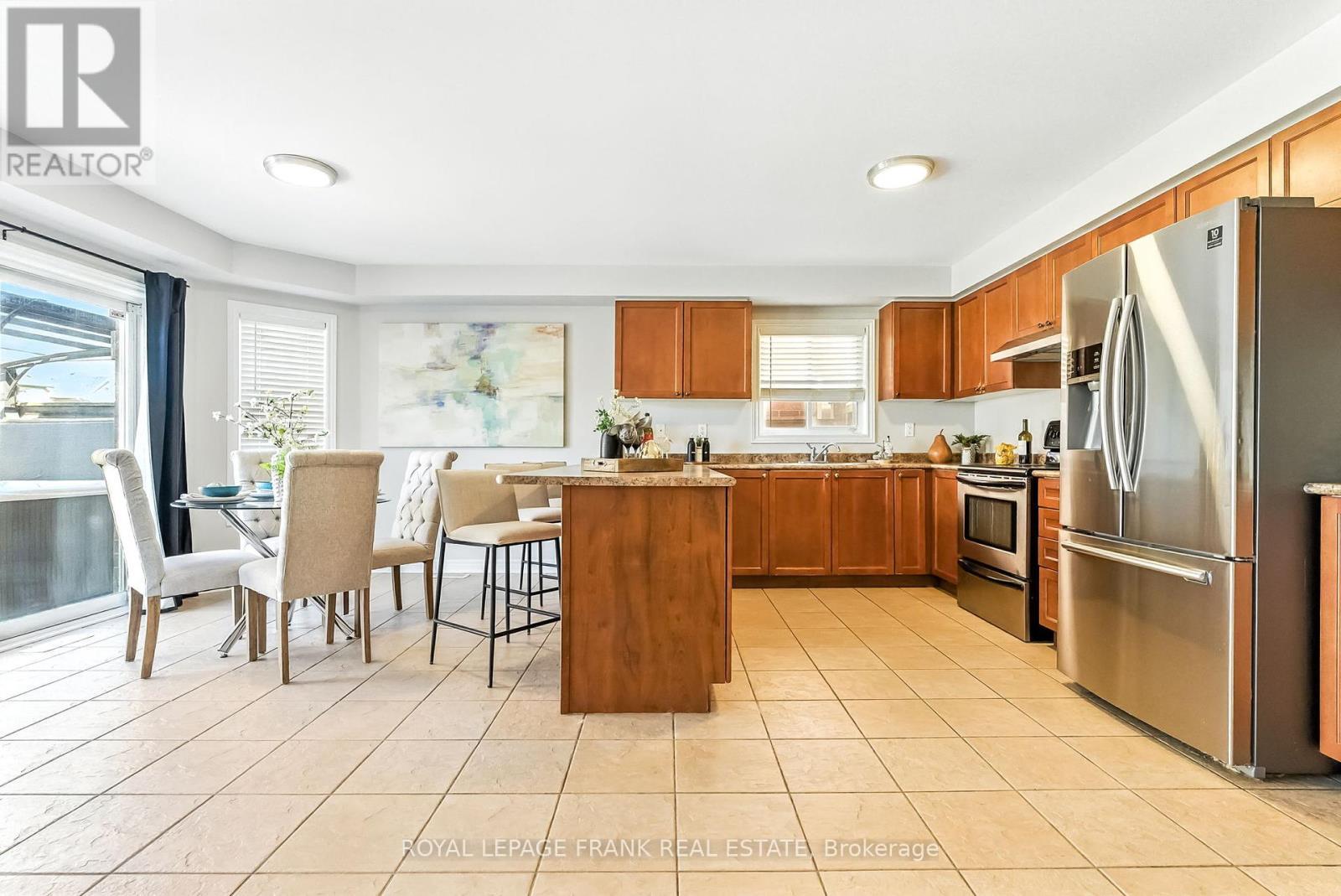 












34 ROSSWELL DRIVE

,
Clarington (Courtice),




Ontario
L1E3J6

