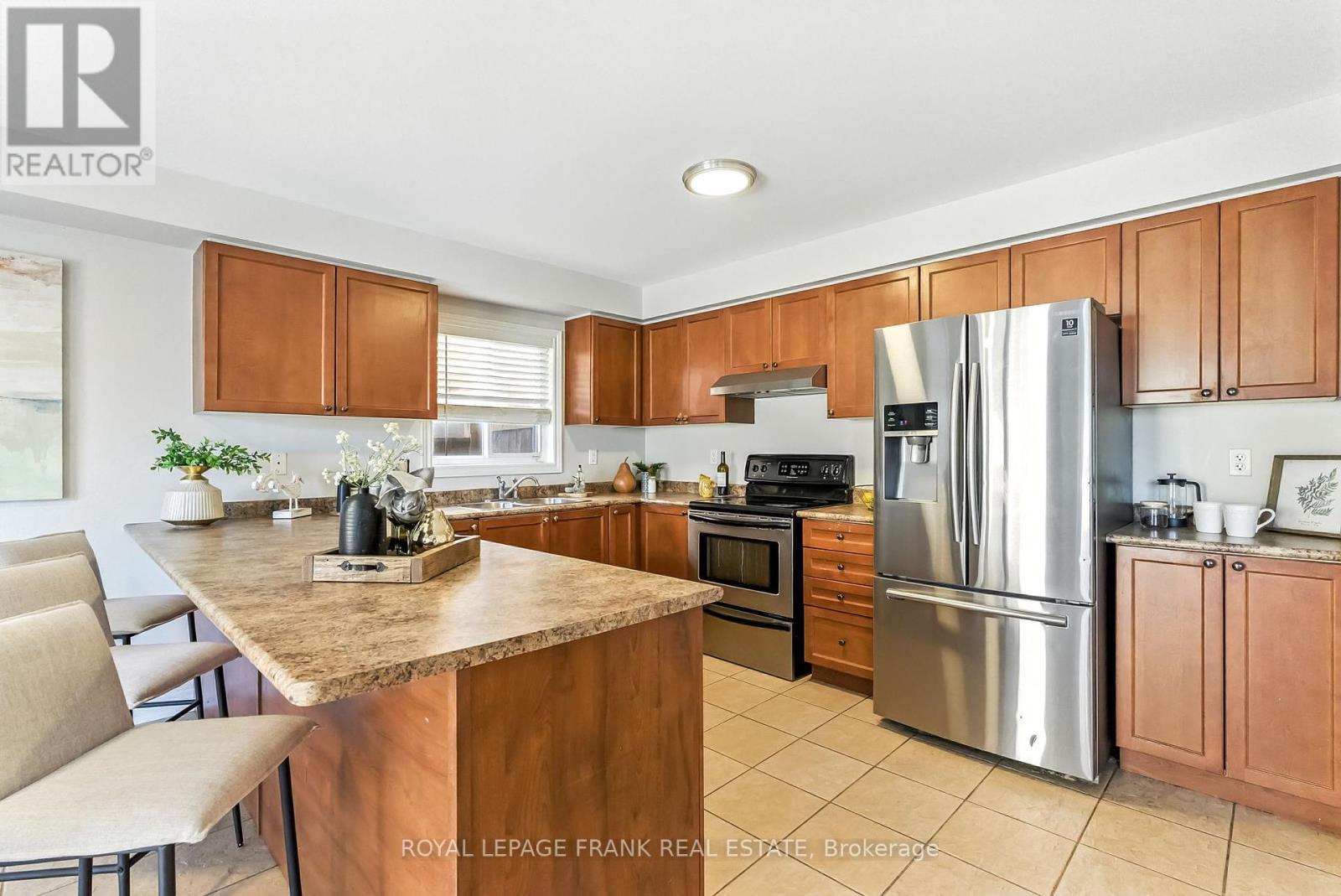 












34 ROSSWELL DRIVE

,
Clarington (Courtice),




Ontario
L1E3J6

