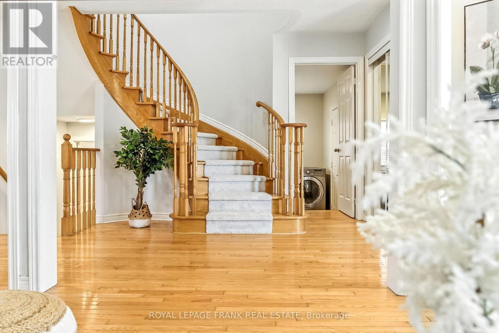 












34 ROSSWELL DRIVE

,
Clarington (Courtice),




Ontario
L1E3J6

