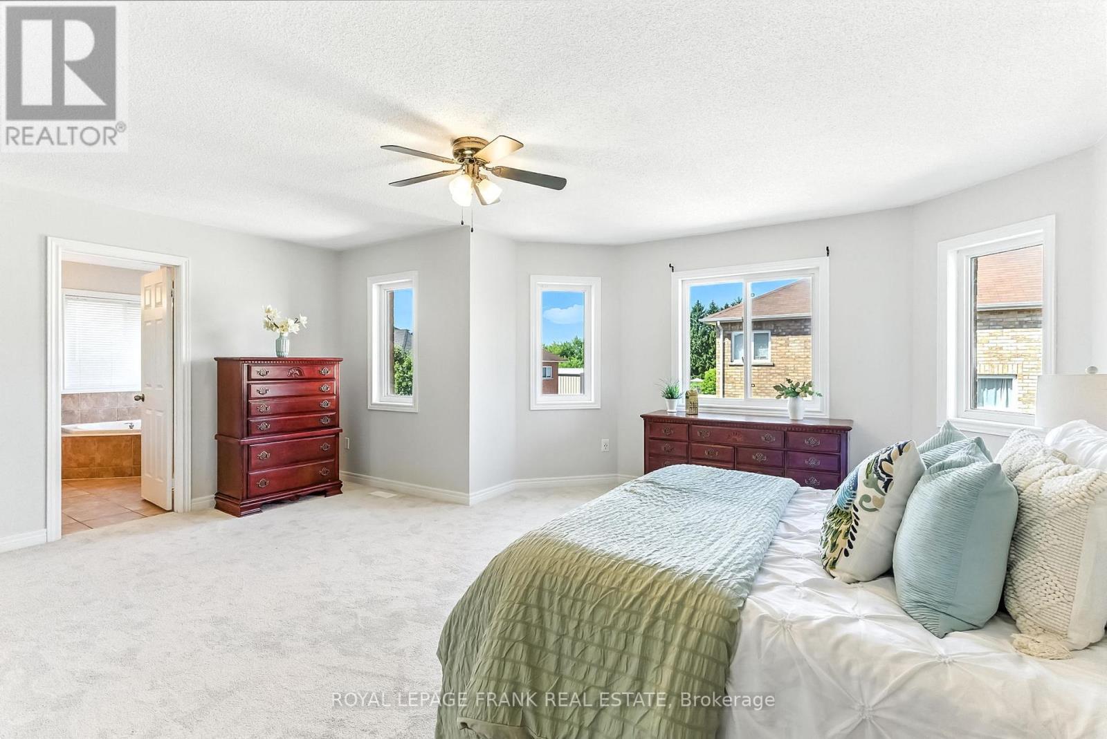 












34 ROSSWELL DRIVE

,
Clarington (Courtice),




Ontario
L1E3J6

