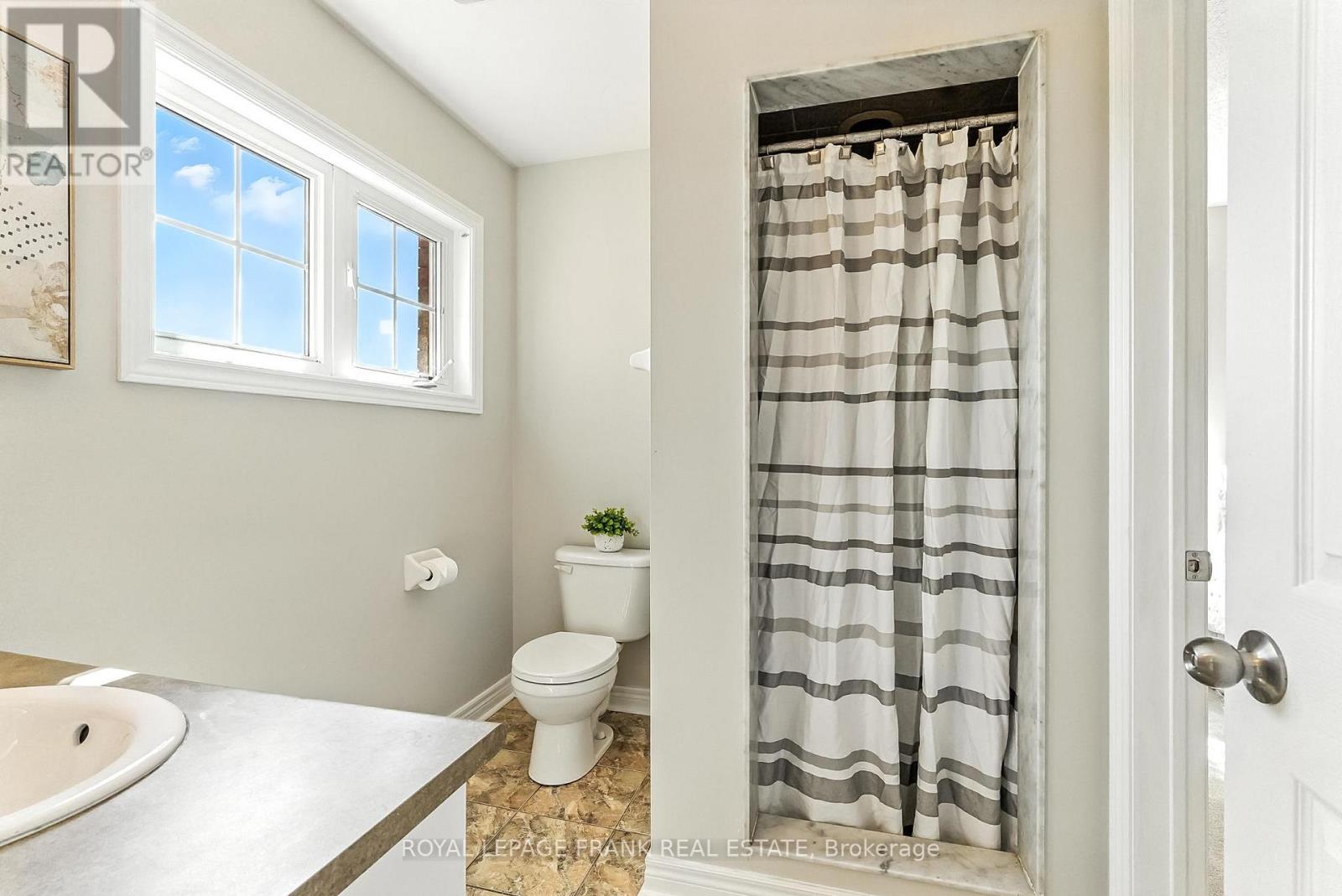 












34 ROSSWELL DRIVE

,
Clarington (Courtice),




Ontario
L1E3J6

