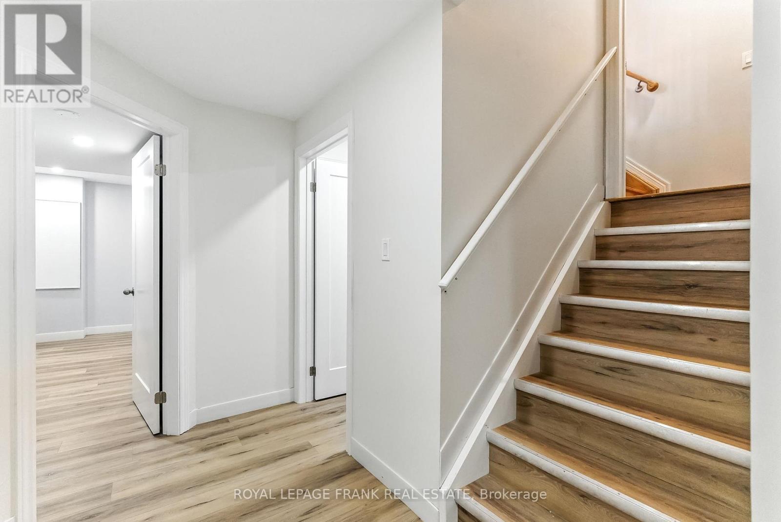 












34 ROSSWELL DRIVE

,
Clarington (Courtice),




Ontario
L1E3J6

