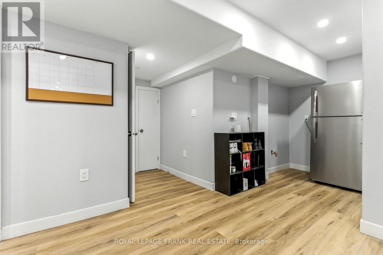 












34 ROSSWELL DRIVE

,
Clarington (Courtice),




Ontario
L1E3J6

