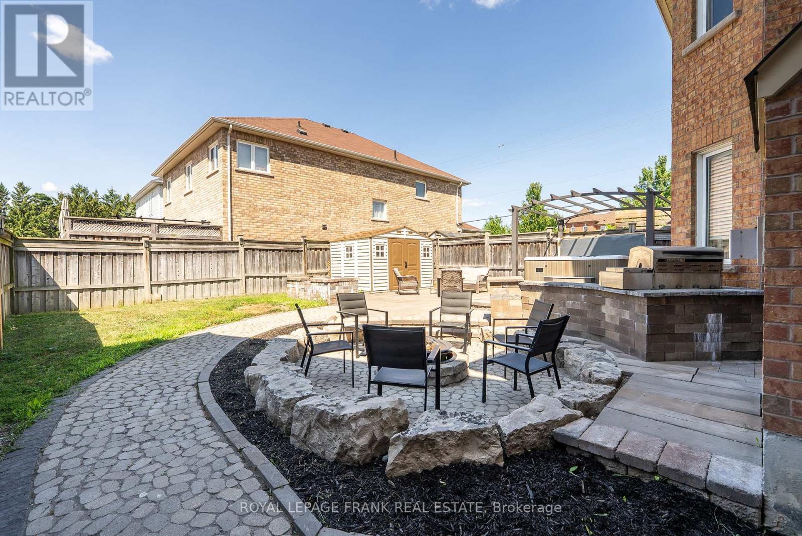 












34 ROSSWELL DRIVE

,
Clarington (Courtice),




Ontario
L1E3J6

