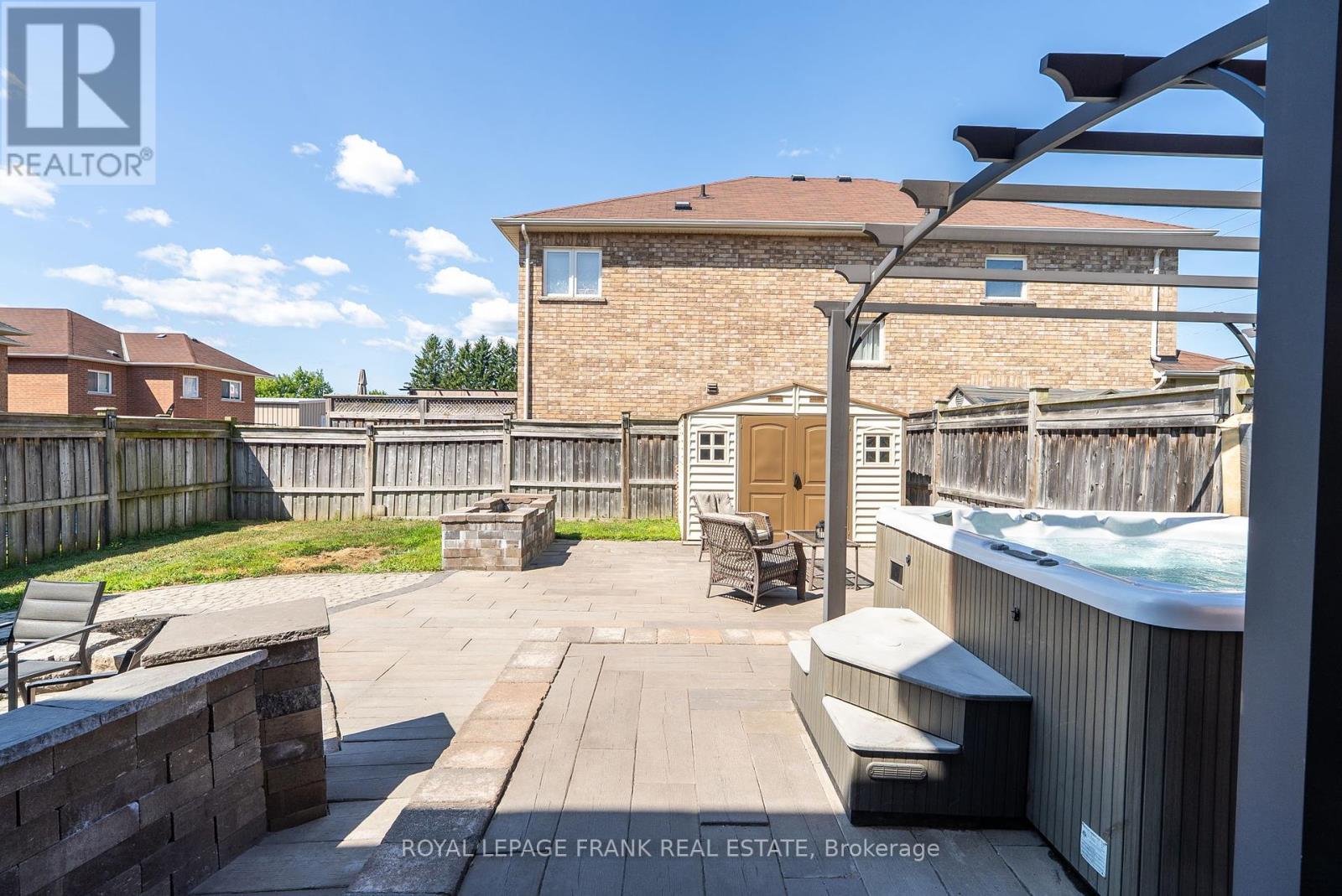 












34 ROSSWELL DRIVE

,
Clarington (Courtice),




Ontario
L1E3J6

