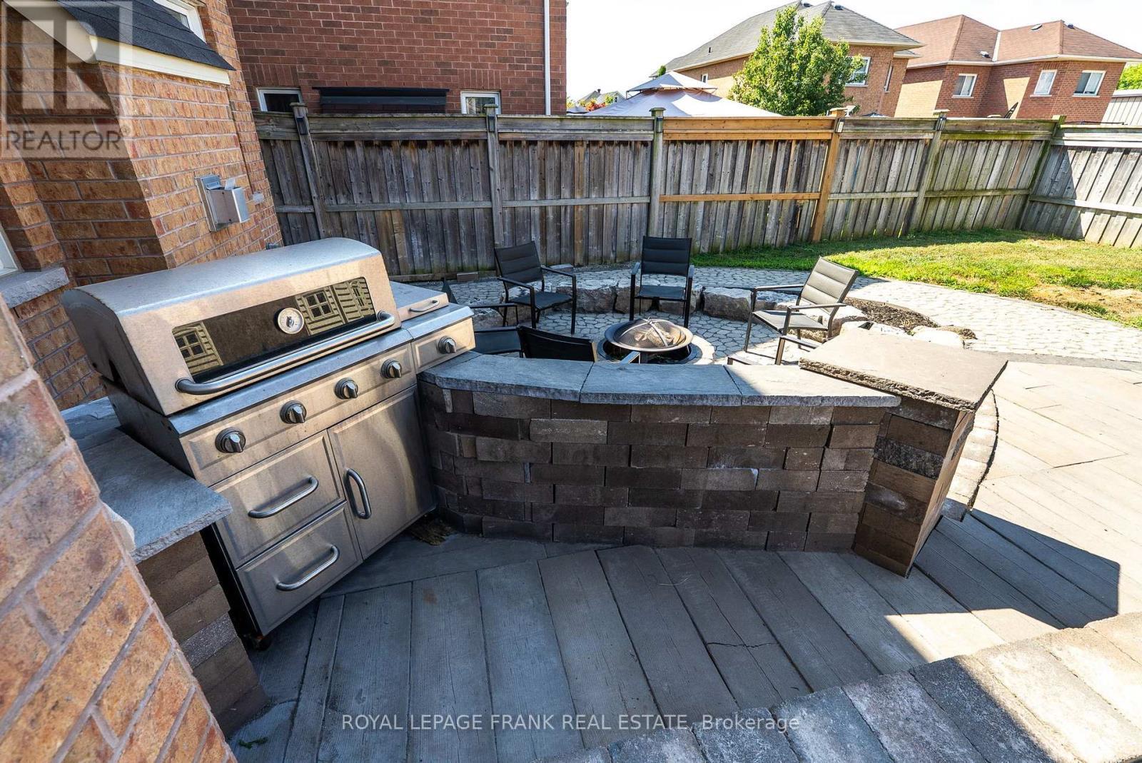












34 ROSSWELL DRIVE

,
Clarington (Courtice),




Ontario
L1E3J6

