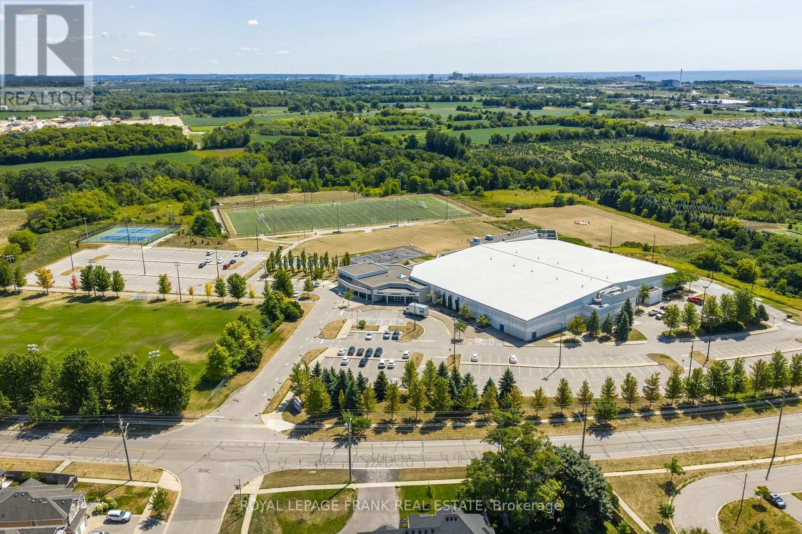 












34 ROSSWELL DRIVE

,
Clarington (Courtice),




Ontario
L1E3J6

