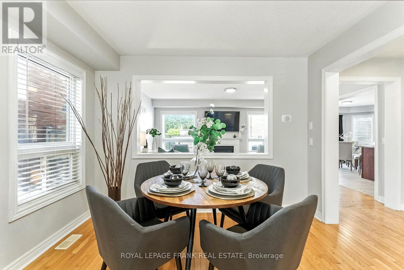 












34 ROSSWELL DRIVE

,
Clarington (Courtice),




Ontario
L1E3J6

