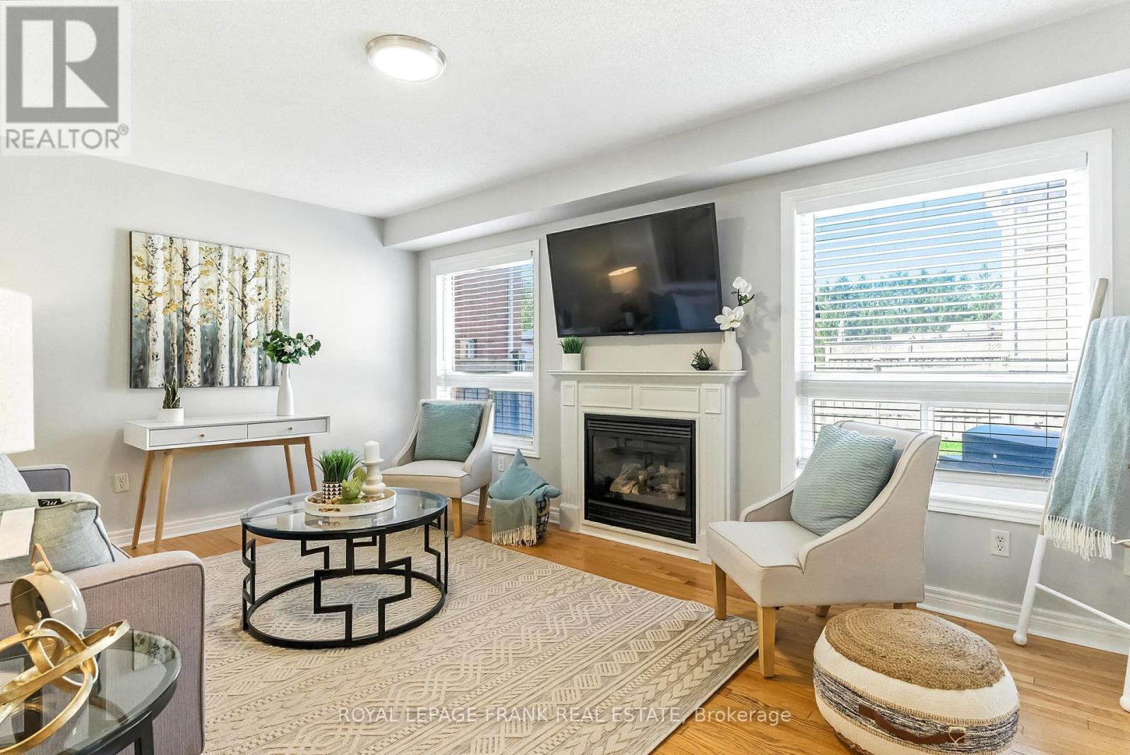 












34 ROSSWELL DRIVE

,
Clarington (Courtice),




Ontario
L1E3J6

