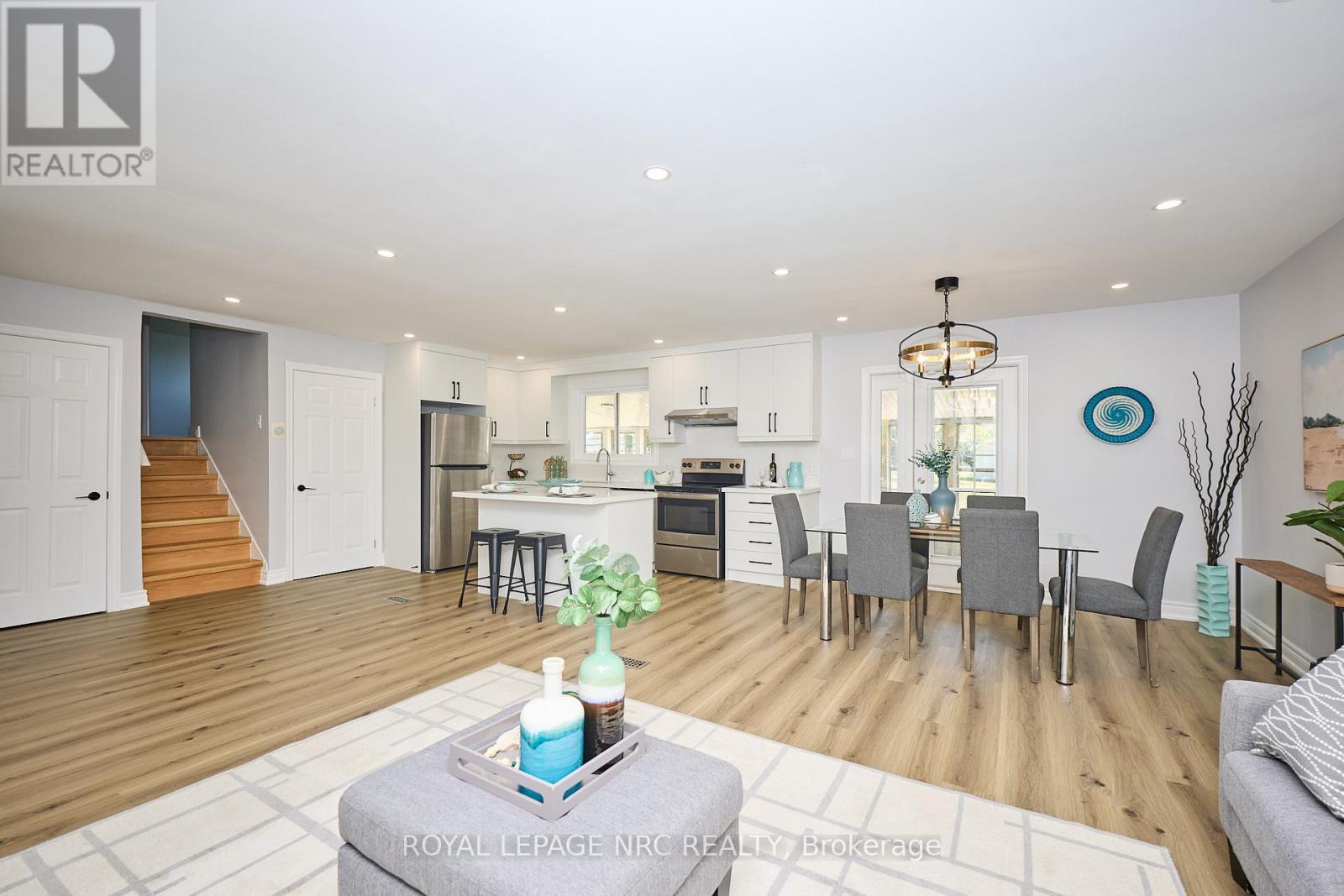 












22 OAKRIDGE AVENUE

,
St. Catharines (Glendale/Glenridge),




Ontario
L2T2M5


