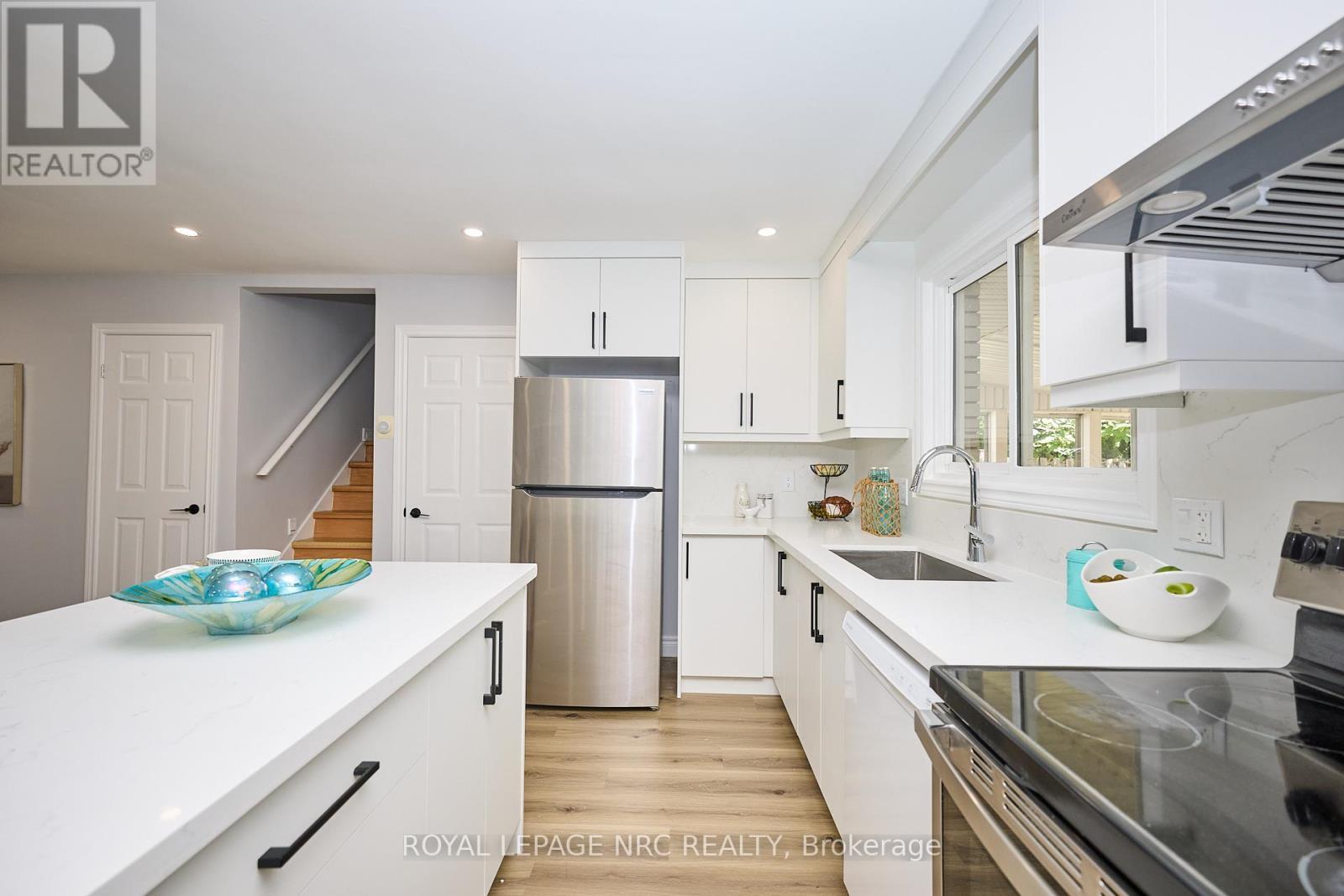 












22 OAKRIDGE AVENUE

,
St. Catharines (Glendale/Glenridge),




Ontario
L2T2M5


