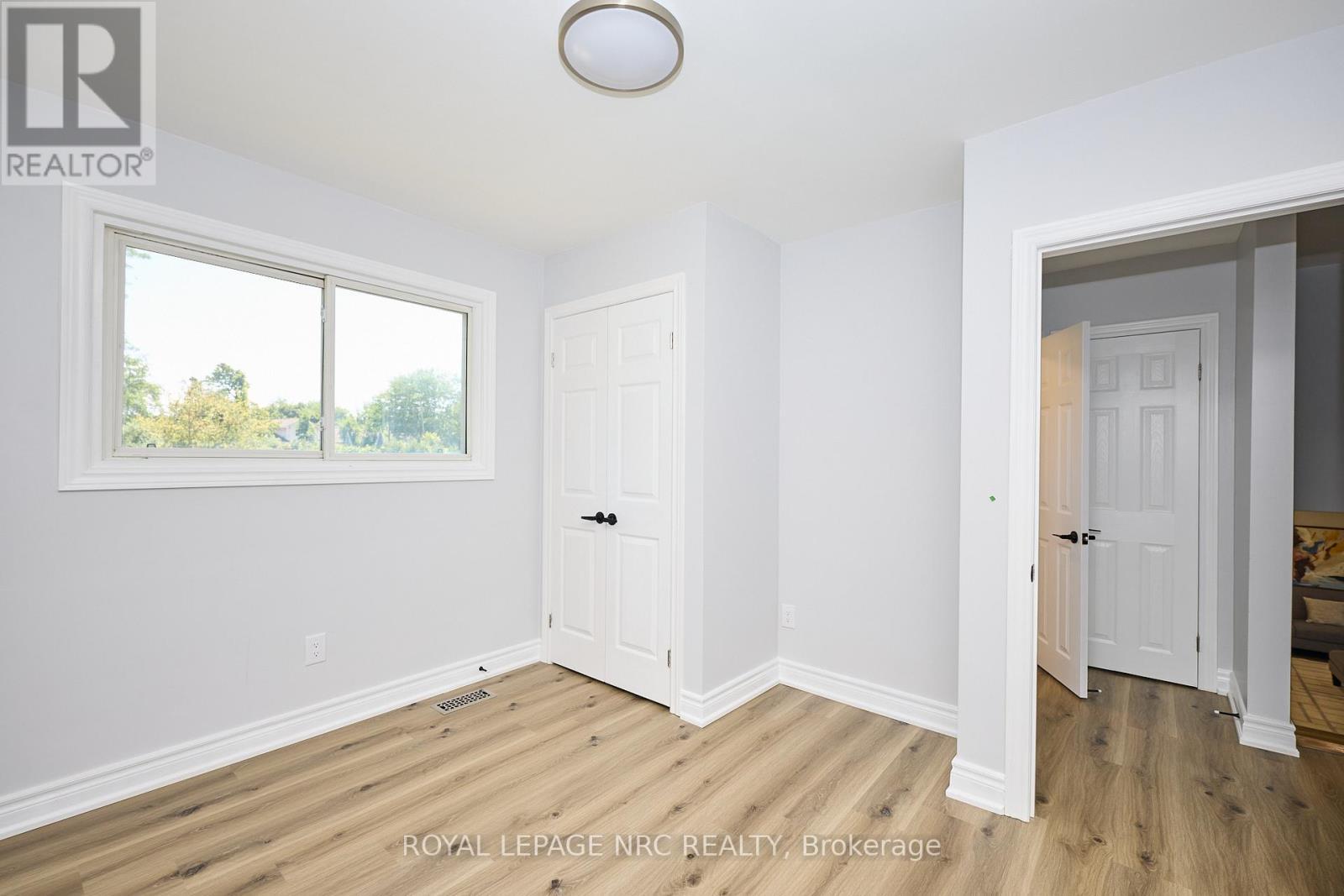 












22 OAKRIDGE AVENUE

,
St. Catharines (Glendale/Glenridge),




Ontario
L2T2M5

