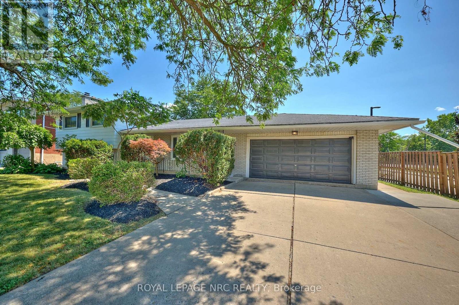












22 OAKRIDGE AVENUE

,
St. Catharines (Glendale/Glenridge),




Ontario
L2T2M5

