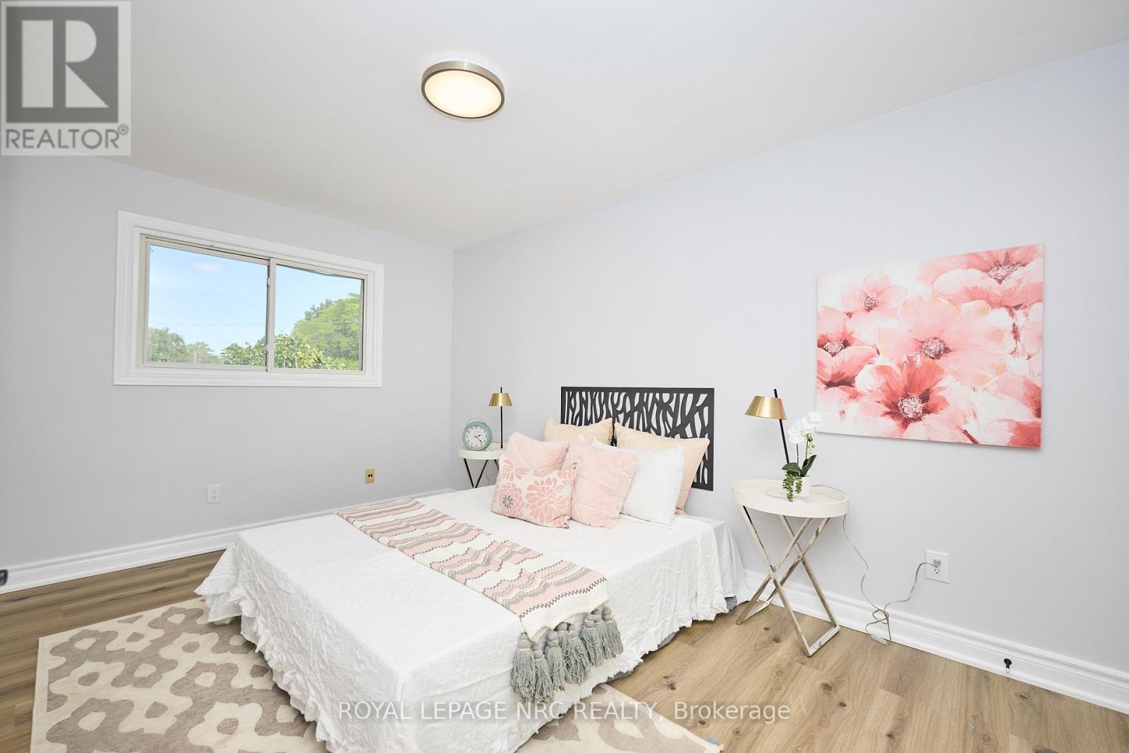 












22 OAKRIDGE AVENUE

,
St. Catharines (Glendale/Glenridge),




Ontario
L2T2M5

