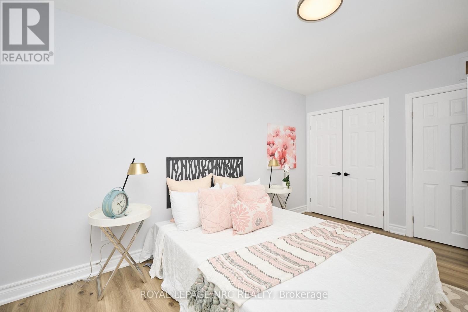 












22 OAKRIDGE AVENUE

,
St. Catharines (Glendale/Glenridge),




Ontario
L2T2M5

