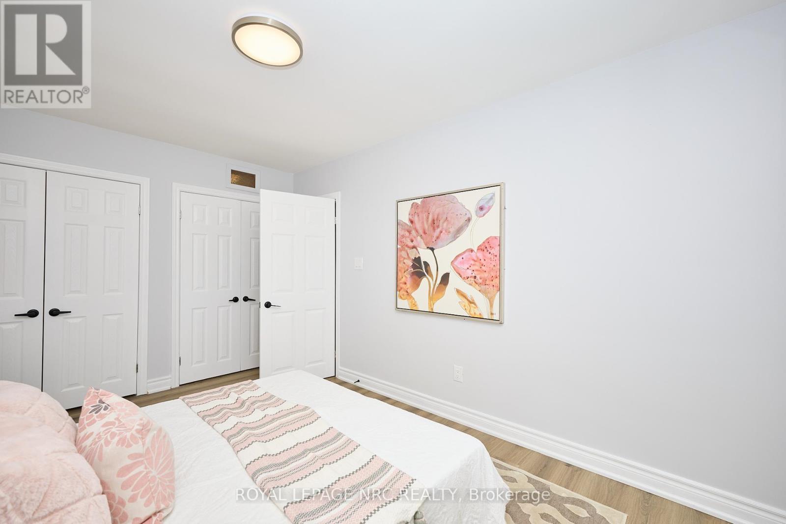 












22 OAKRIDGE AVENUE

,
St. Catharines (Glendale/Glenridge),




Ontario
L2T2M5

