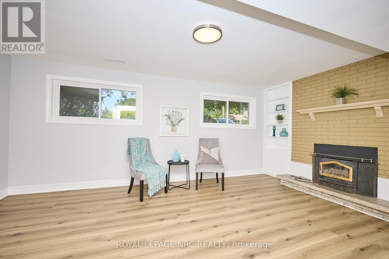 












22 OAKRIDGE AVENUE

,
St. Catharines (Glendale/Glenridge),




Ontario
L2T2M5

