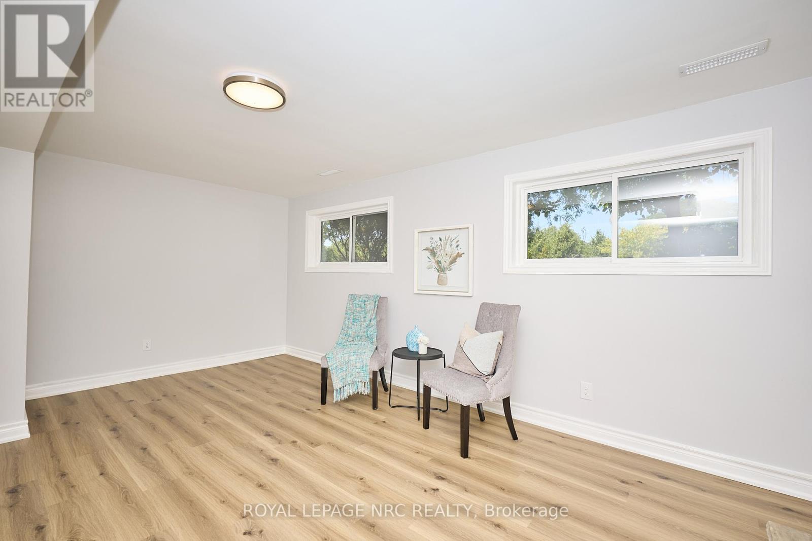 












22 OAKRIDGE AVENUE

,
St. Catharines (Glendale/Glenridge),




Ontario
L2T2M5

