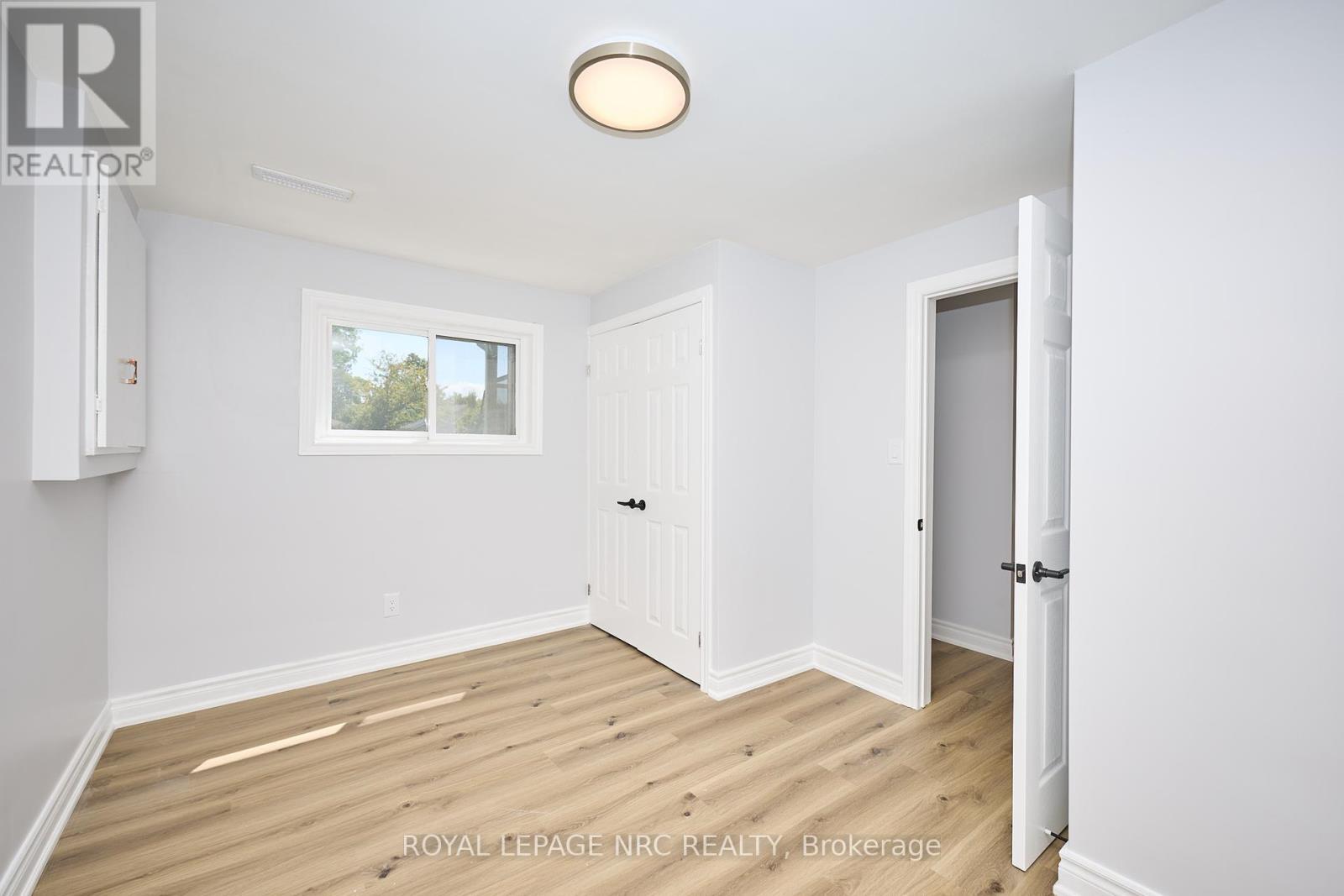 












22 OAKRIDGE AVENUE

,
St. Catharines (Glendale/Glenridge),




Ontario
L2T2M5

