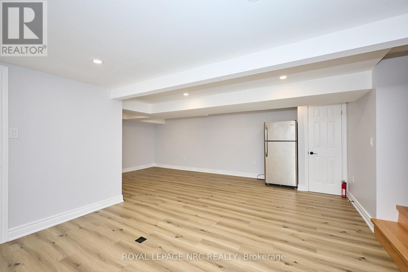 












22 OAKRIDGE AVENUE

,
St. Catharines (Glendale/Glenridge),




Ontario
L2T2M5

