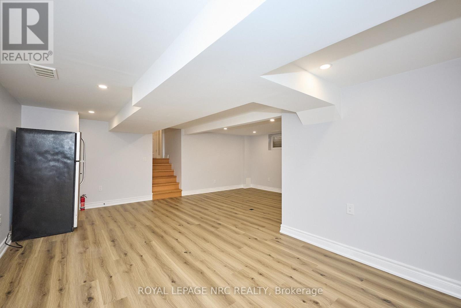 












22 OAKRIDGE AVENUE

,
St. Catharines (Glendale/Glenridge),




Ontario
L2T2M5

